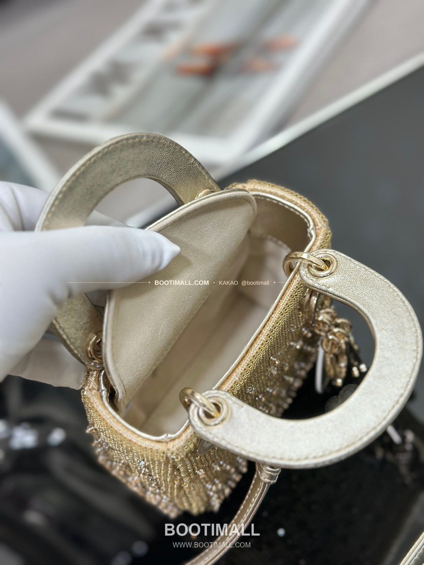 디올 레이디 디올 새틴 그라데이션 크리스탈 자수 D.I.O.R 참 초미니 체인 숄더백 Dior Lady Dior Satin Gradient Crystal Embroidered D.I.O.R Charm Micro Chain Shoulder Bag S0856 12cm 8