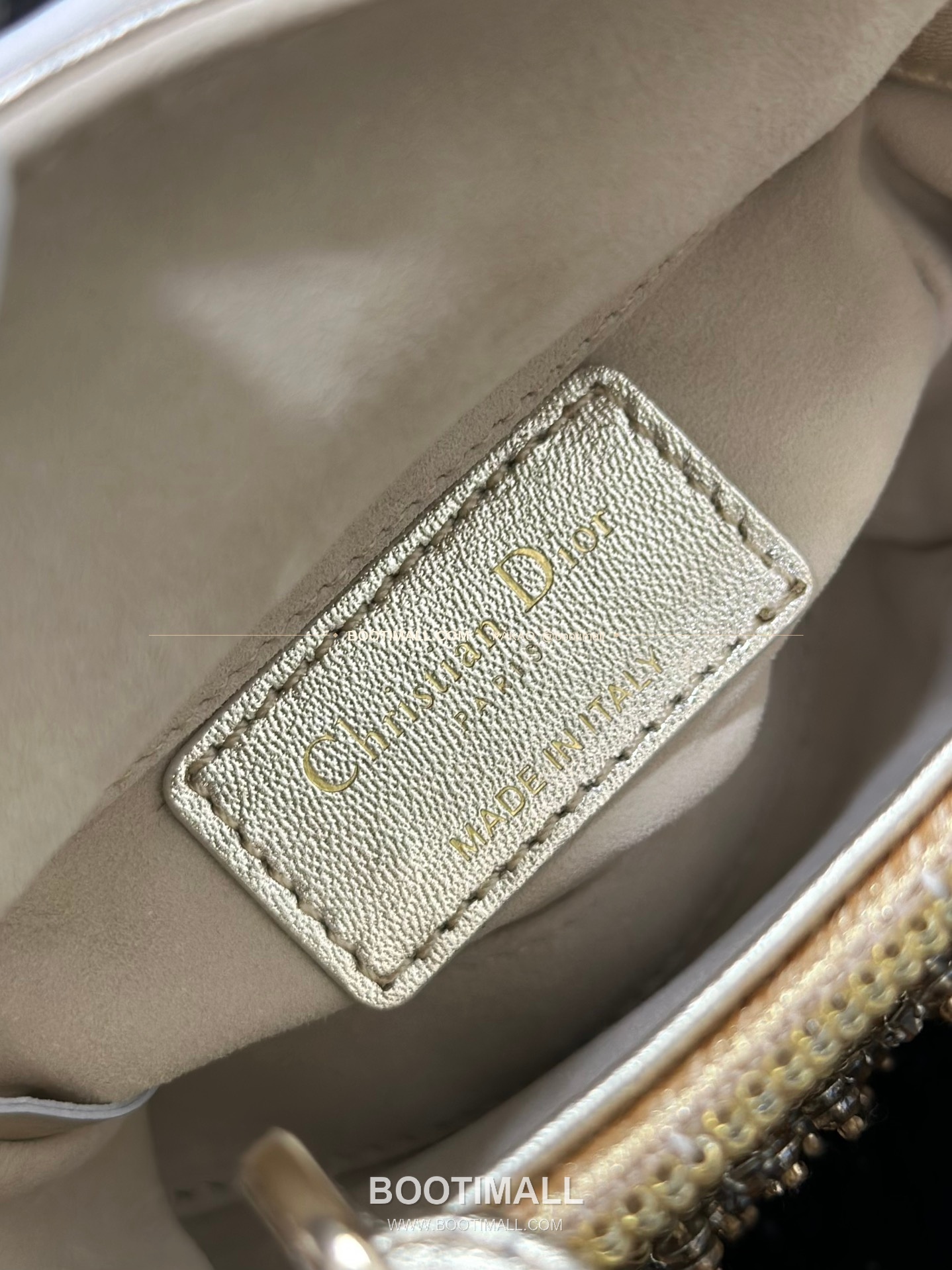 디올 레이디 디올 새틴 그라데이션 크리스탈 자수 D.I.O.R 참 초미니 체인 숄더백 Dior Lady Dior Satin Gradient Crystal Embroidered D.I.O.R Charm Micro Chain Shoulder Bag S0856 12cm 9