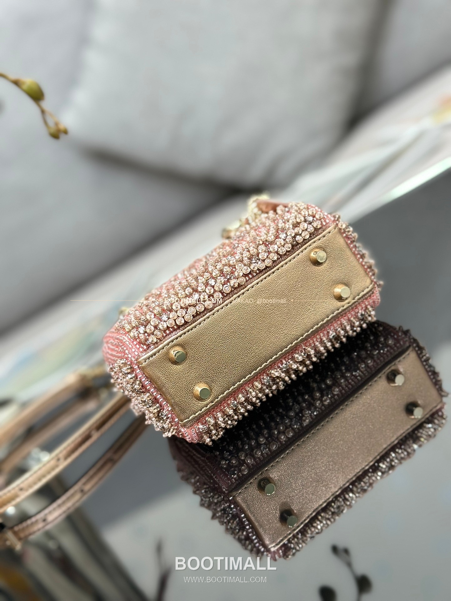 디올 레이디 디올 새틴 그라데이션 크리스탈 자수 D.I.O.R 참 초미니 체인 숄더백 Dior Lady Dior Satin Gradient Crystal Embroidered D.I.O.R Charm Micro Chain Shoulder Bag S0856 12cm 4