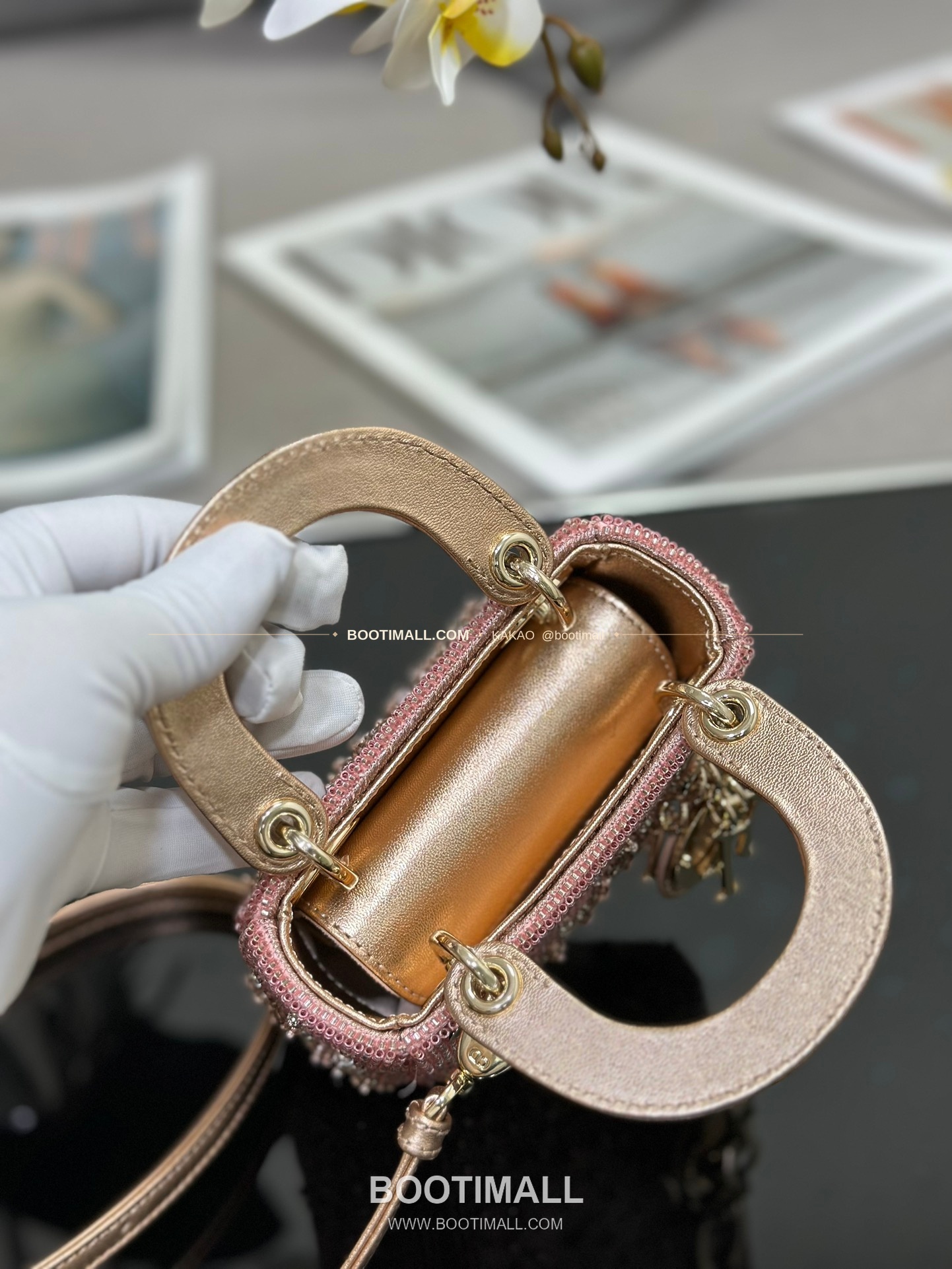 디올 레이디 디올 새틴 그라데이션 크리스탈 자수 D.I.O.R 참 초미니 체인 숄더백 Dior Lady Dior Satin Gradient Crystal Embroidered D.I.O.R Charm Micro Chain Shoulder Bag S0856 12cm 8