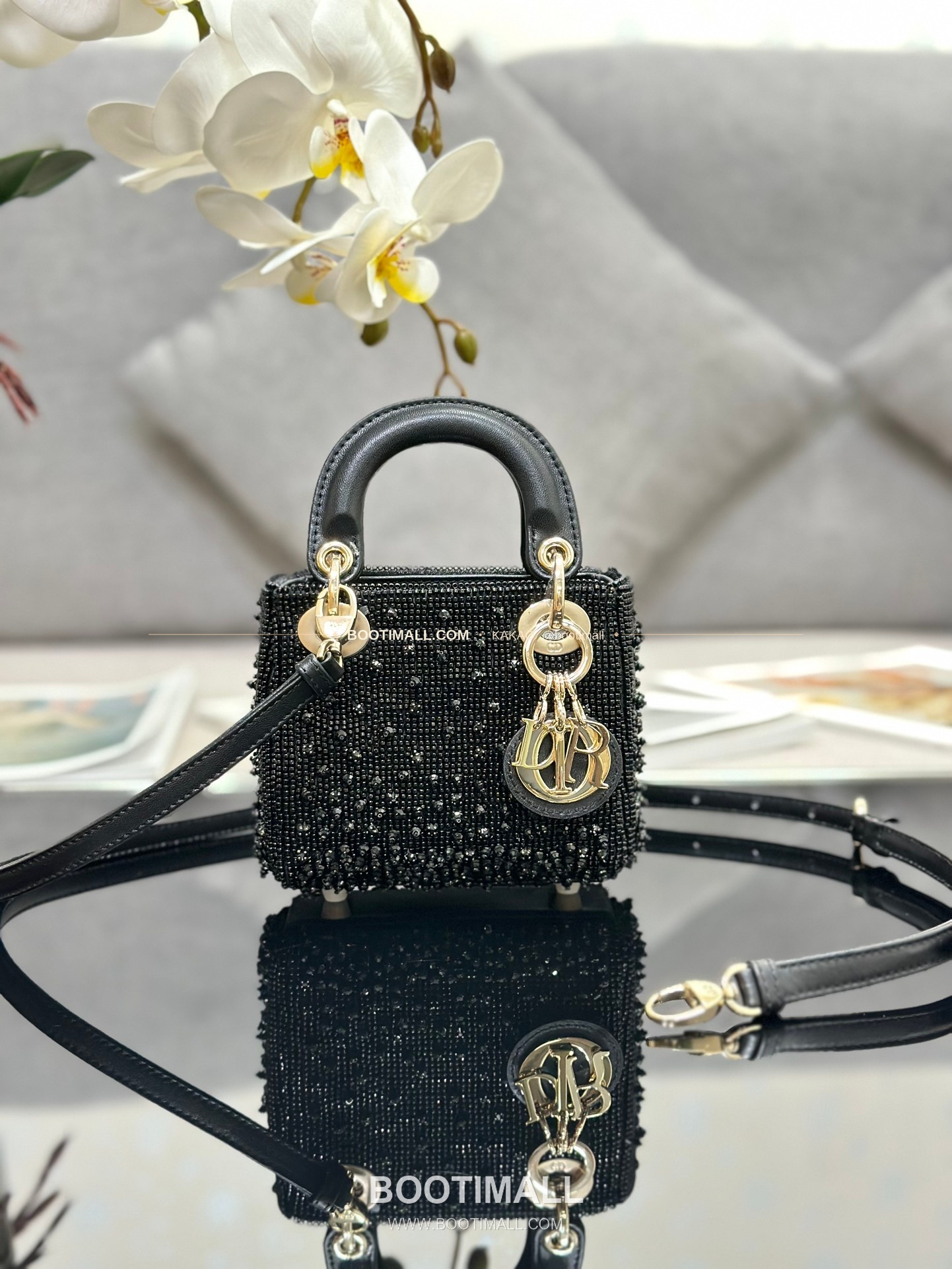 디올 레이디 디올 새틴 그라데이션 크리스탈 자수 D.I.O.R 참 초미니 체인 숄더백 Dior Lady Dior Satin Gradient Crystal Embroidered D.I.O.R Charm Micro Chain Shoulder Bag S0856 12cm 1