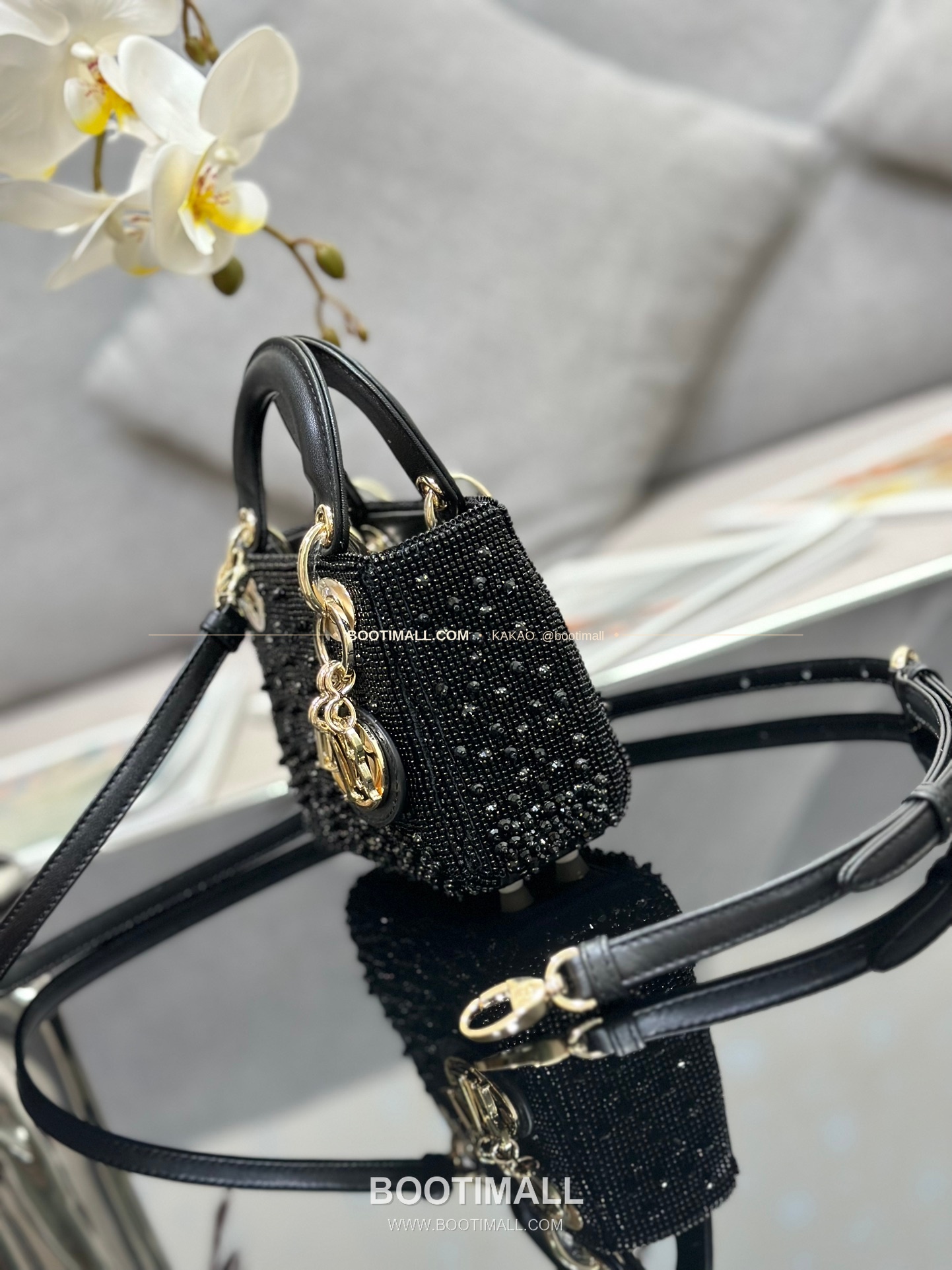 디올 레이디 디올 새틴 그라데이션 크리스탈 자수 D.I.O.R 참 초미니 체인 숄더백 Dior Lady Dior Satin Gradient Crystal Embroidered D.I.O.R Charm Micro Chain Shoulder Bag S0856 12cm 3