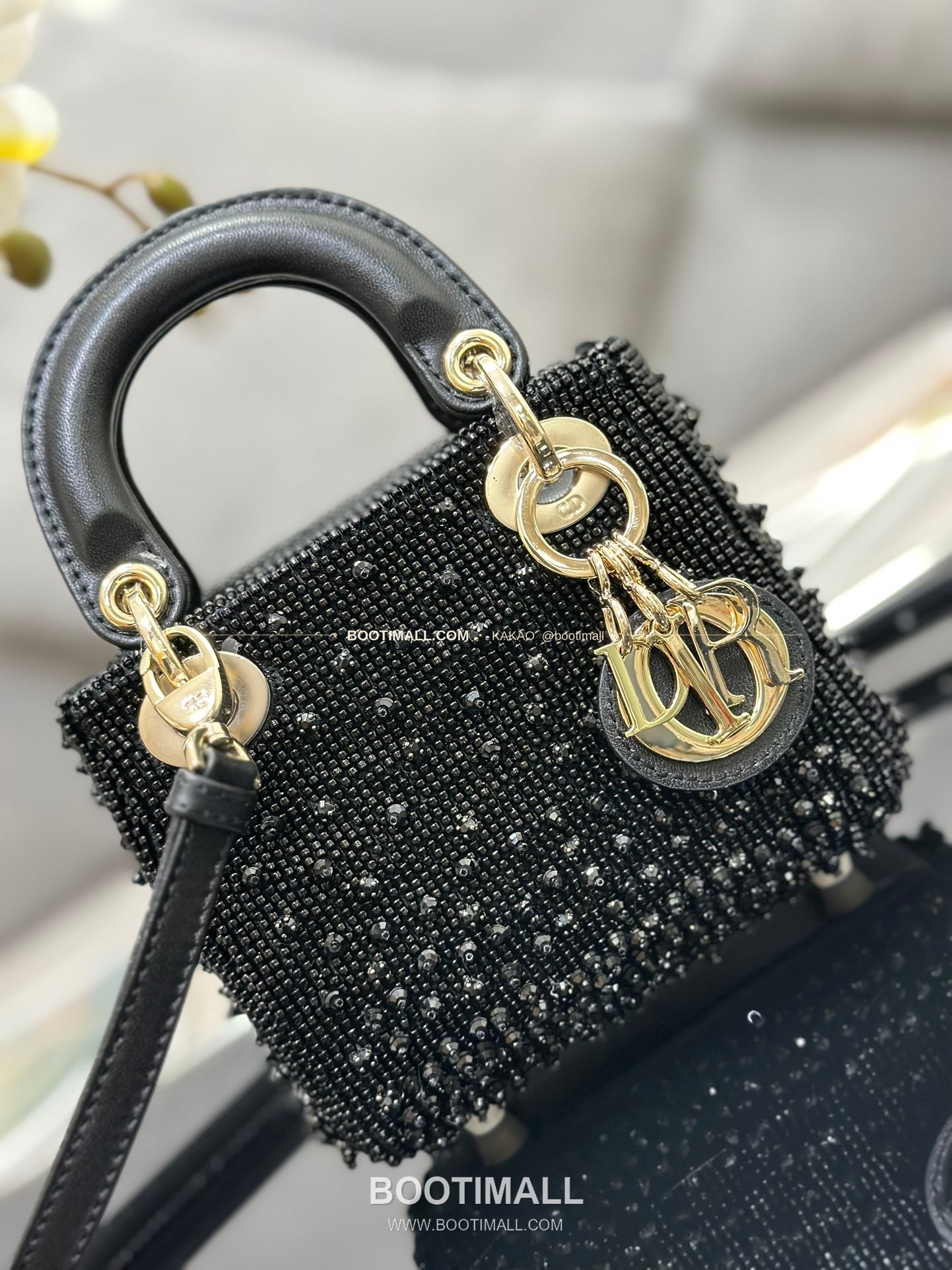 디올 레이디 디올 새틴 그라데이션 크리스탈 자수 D.I.O.R 참 초미니 체인 숄더백 Dior Lady Dior Satin Gradient Crystal Embroidered D.I.O.R Charm Micro Chain Shoulder Bag S0856 12cm 5