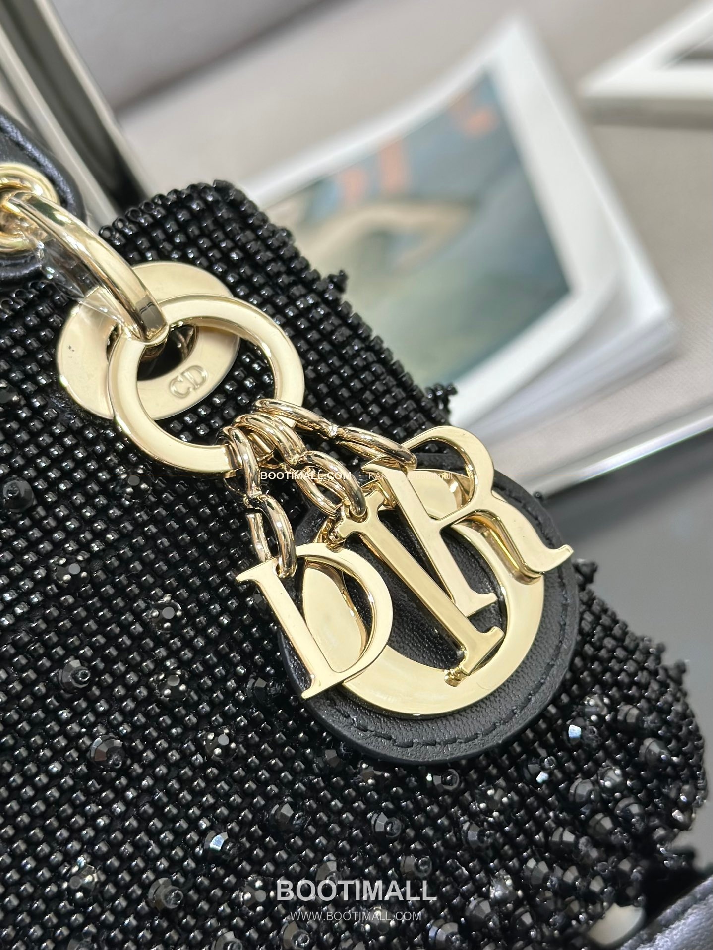 디올 레이디 디올 새틴 그라데이션 크리스탈 자수 D.I.O.R 참 초미니 체인 숄더백 Dior Lady Dior Satin Gradient Crystal Embroidered D.I.O.R Charm Micro Chain Shoulder Bag S0856 12cm 6