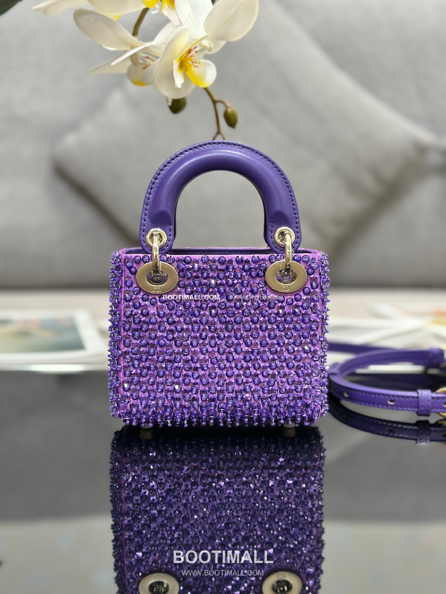 디올 레이디 디올 새틴 그라데이션 크리스탈 자수 D.I.O.R 참 초미니 체인 숄더백 Dior Lady Dior Satin Gradient Crystal Embroidered D.I.O.R Charm Micro Chain Shoulder Bag S0856 12cm 2