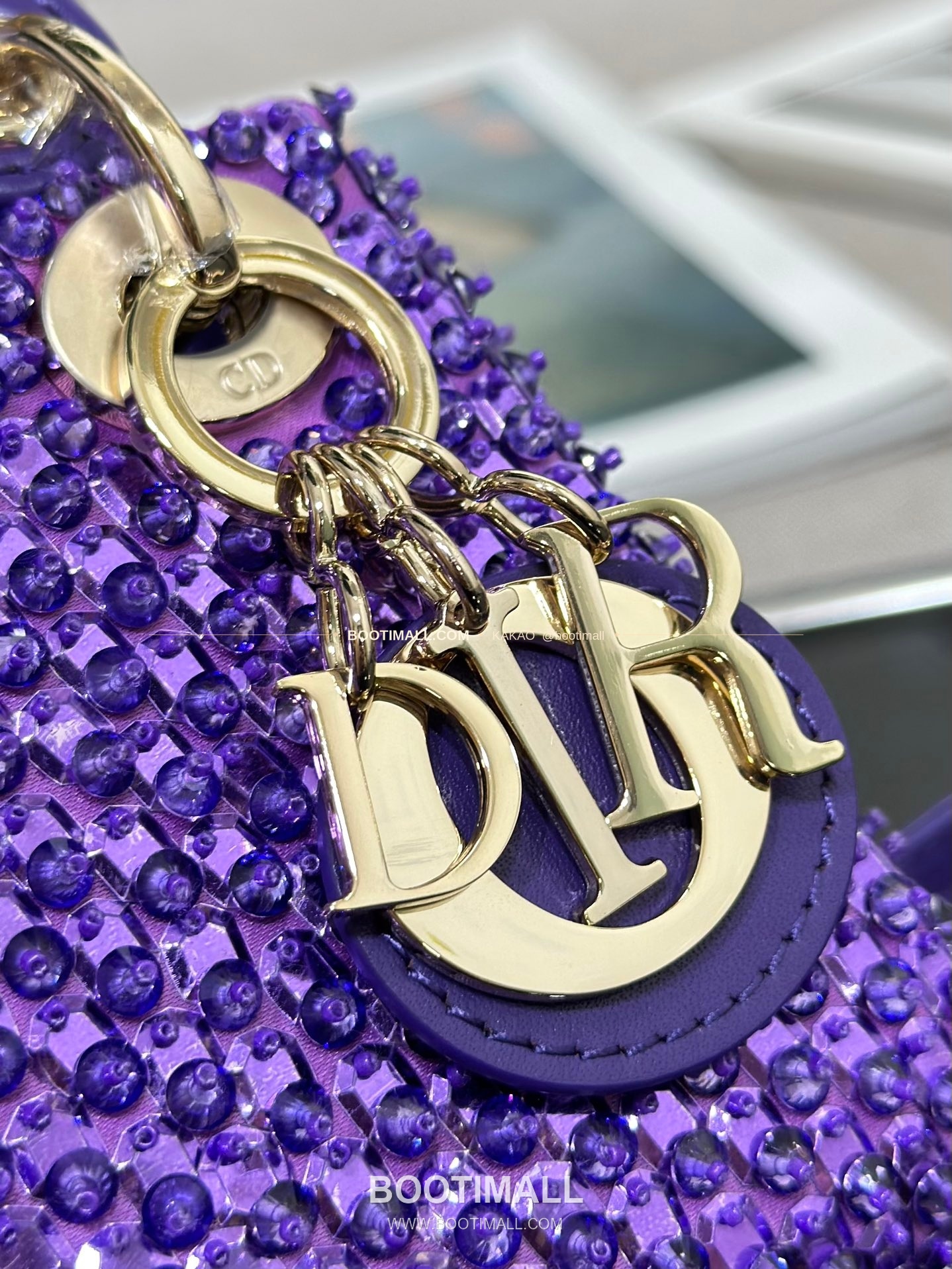 디올 레이디 디올 새틴 그라데이션 크리스탈 자수 D.I.O.R 참 초미니 체인 숄더백 Dior Lady Dior Satin Gradient Crystal Embroidered D.I.O.R Charm Micro Chain Shoulder Bag S0856 12cm 6