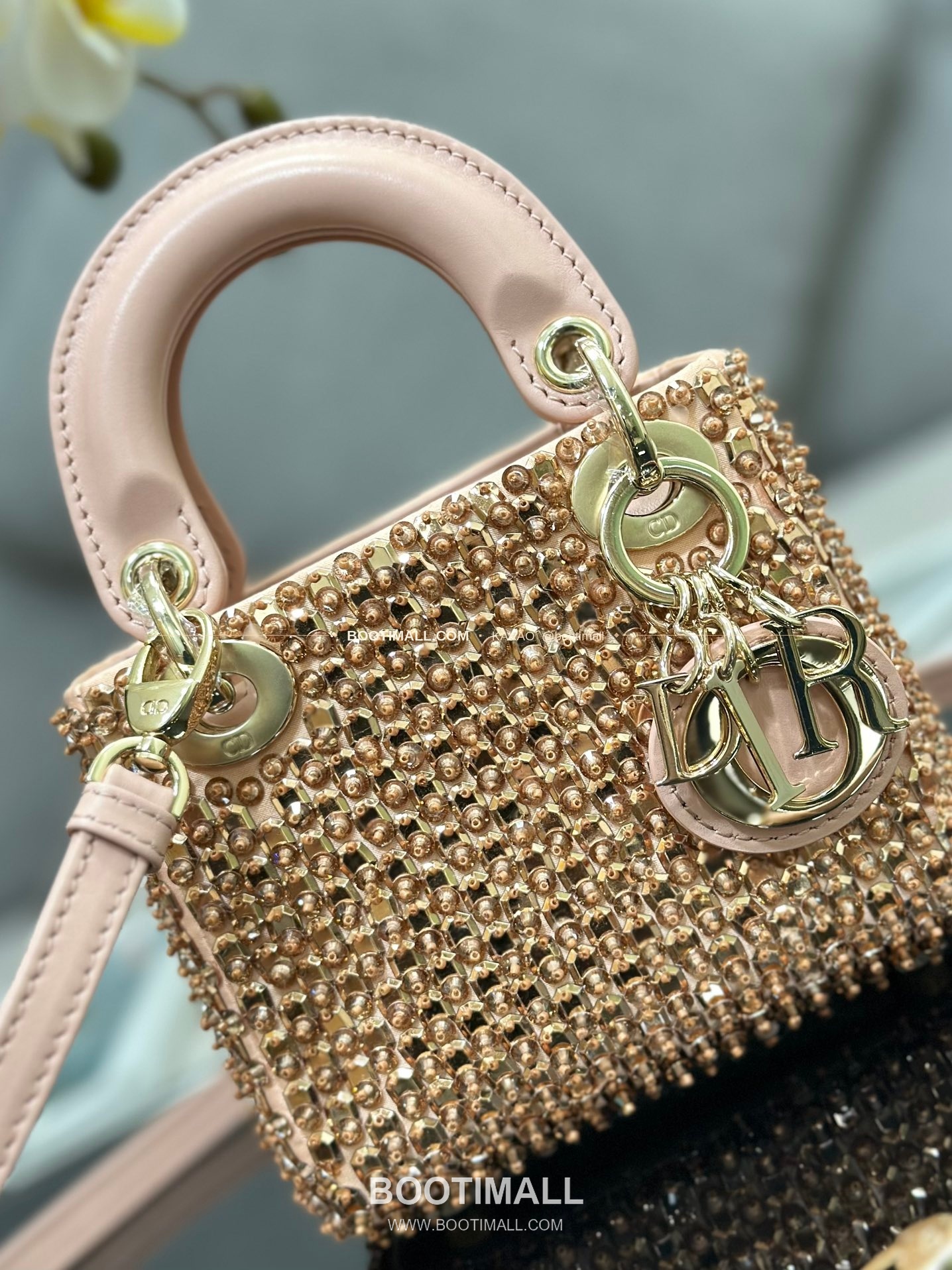 디올 레이디 디올 새틴 그라데이션 크리스탈 자수 D.I.O.R 참 초미니 체인 숄더백 Dior Lady Dior Satin Gradient Crystal Embroidered D.I.O.R Charm Micro Chain Shoulder Bag S0856 12cm 5