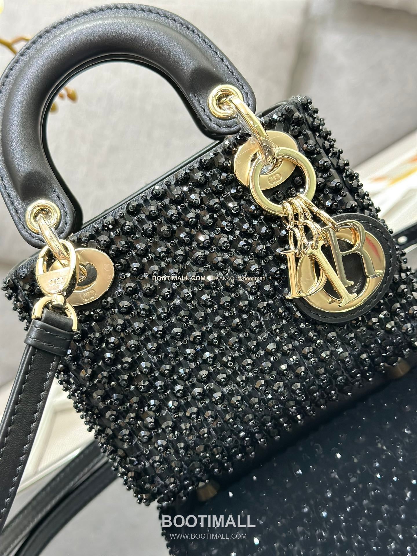 디올 레이디 디올 새틴 그라데이션 크리스탈 자수 D.I.O.R 참 초미니 체인 숄더백 Dior Lady Dior Satin Gradient Crystal Embroidered D.I.O.R Charm Micro Chain Shoulder Bag S0856 12cm 5