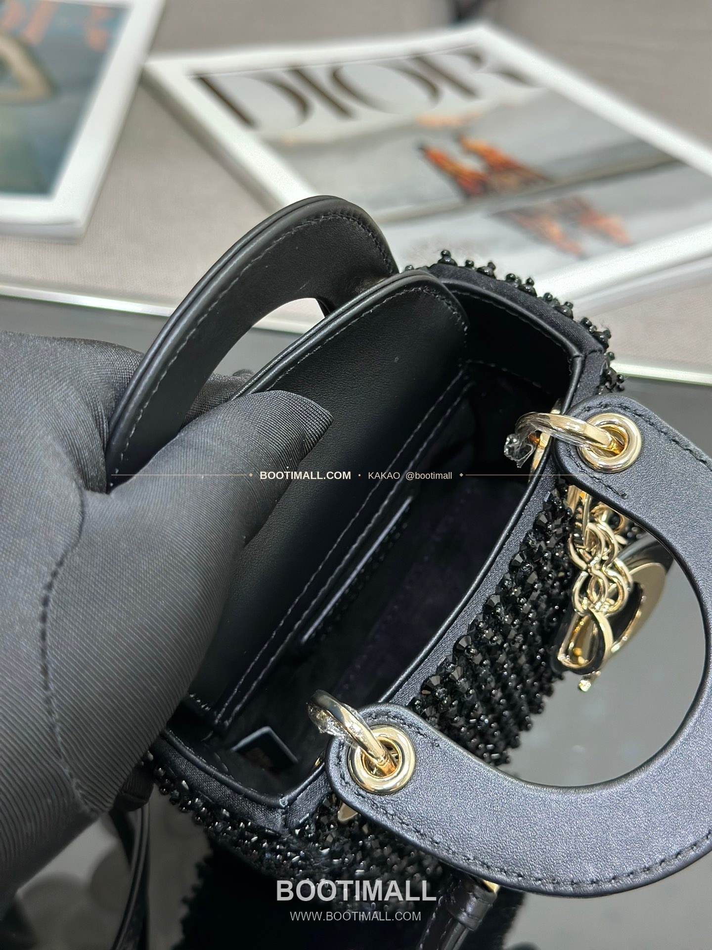 디올 레이디 디올 새틴 그라데이션 크리스탈 자수 D.I.O.R 참 초미니 체인 숄더백 Dior Lady Dior Satin Gradient Crystal Embroidered D.I.O.R Charm Micro Chain Shoulder Bag S0856 12cm 8