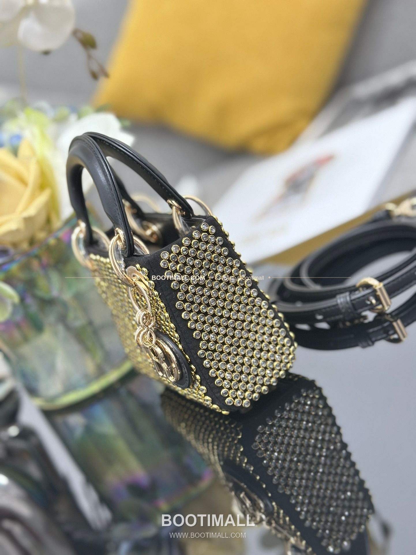 디올 레이디 디올 새틴 블랙 골드 비즈 자수 D.I.O.R 참 초미니 체인 숄더백 Dior Lady Dior Satin Black Gold Beaded Embroidered D.I.O.R Charm Micro Chain Shoulder Bag S0856 12cm 3