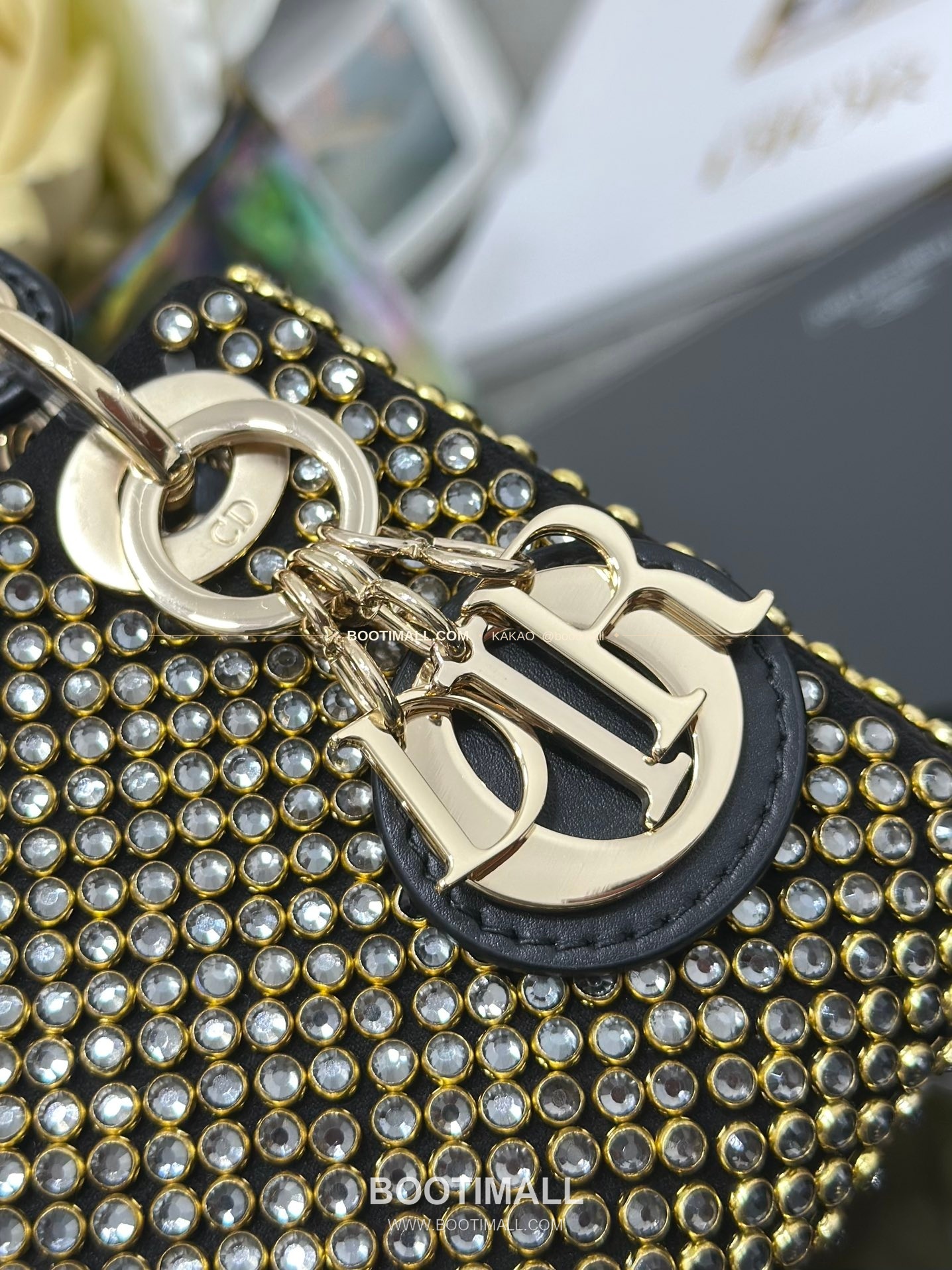 디올 레이디 디올 새틴 블랙 골드 비즈 자수 D.I.O.R 참 초미니 체인 숄더백 Dior Lady Dior Satin Black Gold Beaded Embroidered D.I.O.R Charm Micro Chain Shoulder Bag S0856 12cm 6