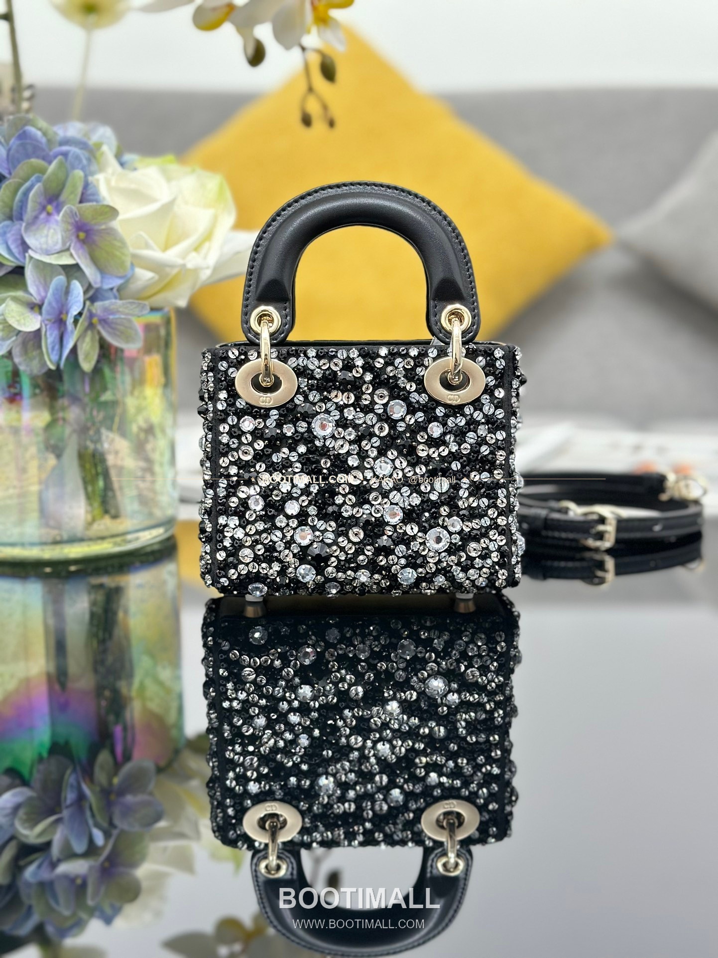 디올 레이디 디올 새틴 멀티 크리스탈 비즈 자수 D.I.O.R 참 초미니 체인 숄더백 Dior Lady Dior Satin Multi Crystal Beaded Embroidered D.I.O.R Charm Micro Chain Shoulder Bag S0856 12cm 2