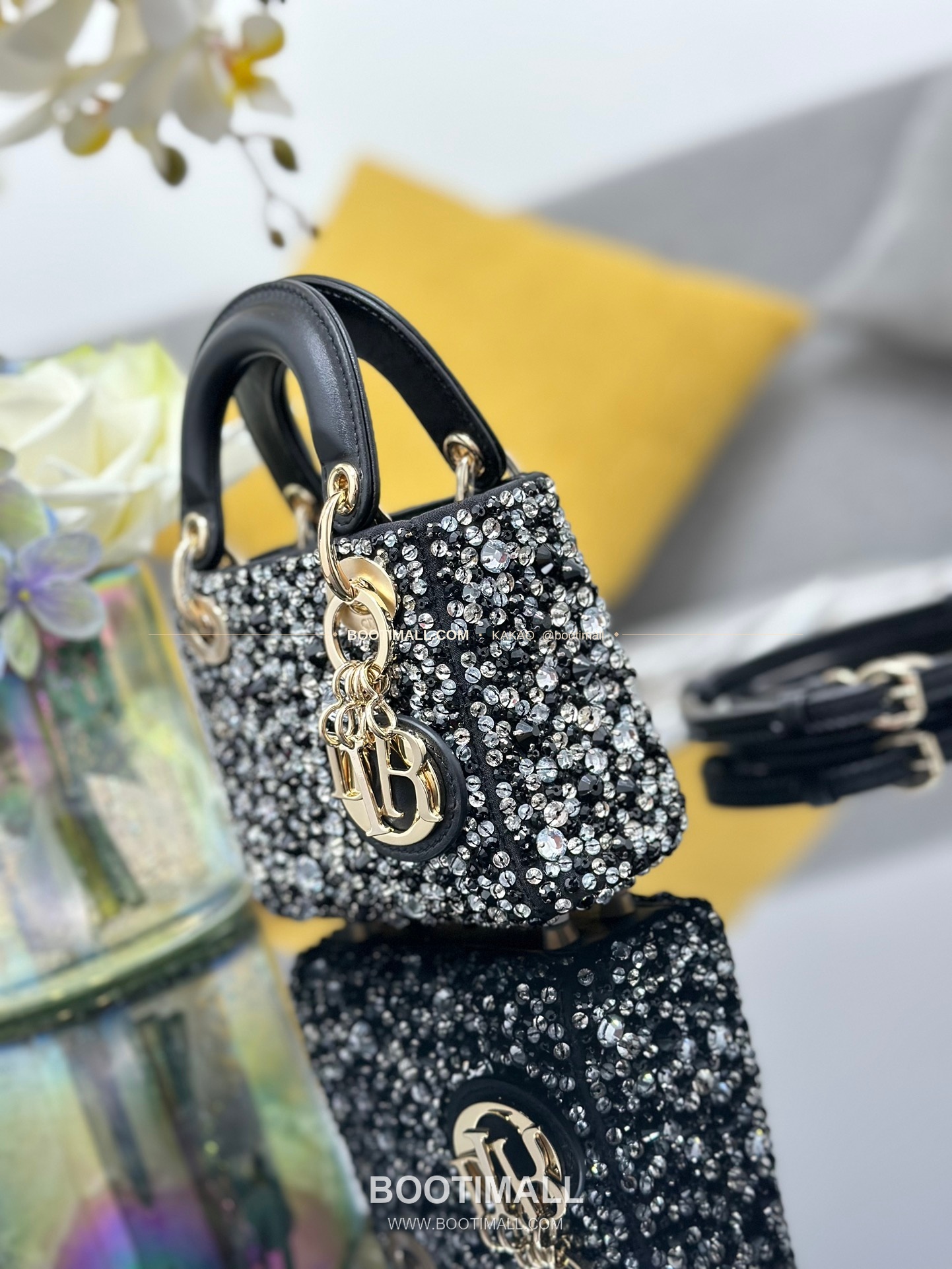 디올 레이디 디올 새틴 멀티 크리스탈 비즈 자수 D.I.O.R 참 초미니 체인 숄더백 Dior Lady Dior Satin Multi Crystal Beaded Embroidered D.I.O.R Charm Micro Chain Shoulder Bag S0856 12cm 3