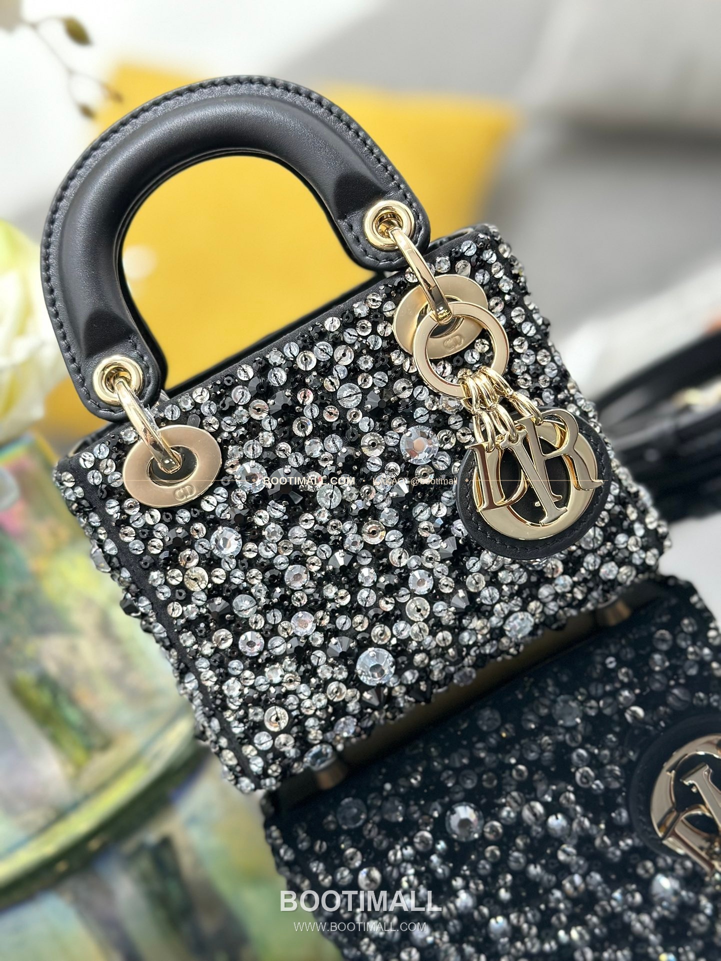 디올 레이디 디올 새틴 멀티 크리스탈 비즈 자수 D.I.O.R 참 초미니 체인 숄더백 Dior Lady Dior Satin Multi Crystal Beaded Embroidered D.I.O.R Charm Micro Chain Shoulder Bag S0856 12cm 5