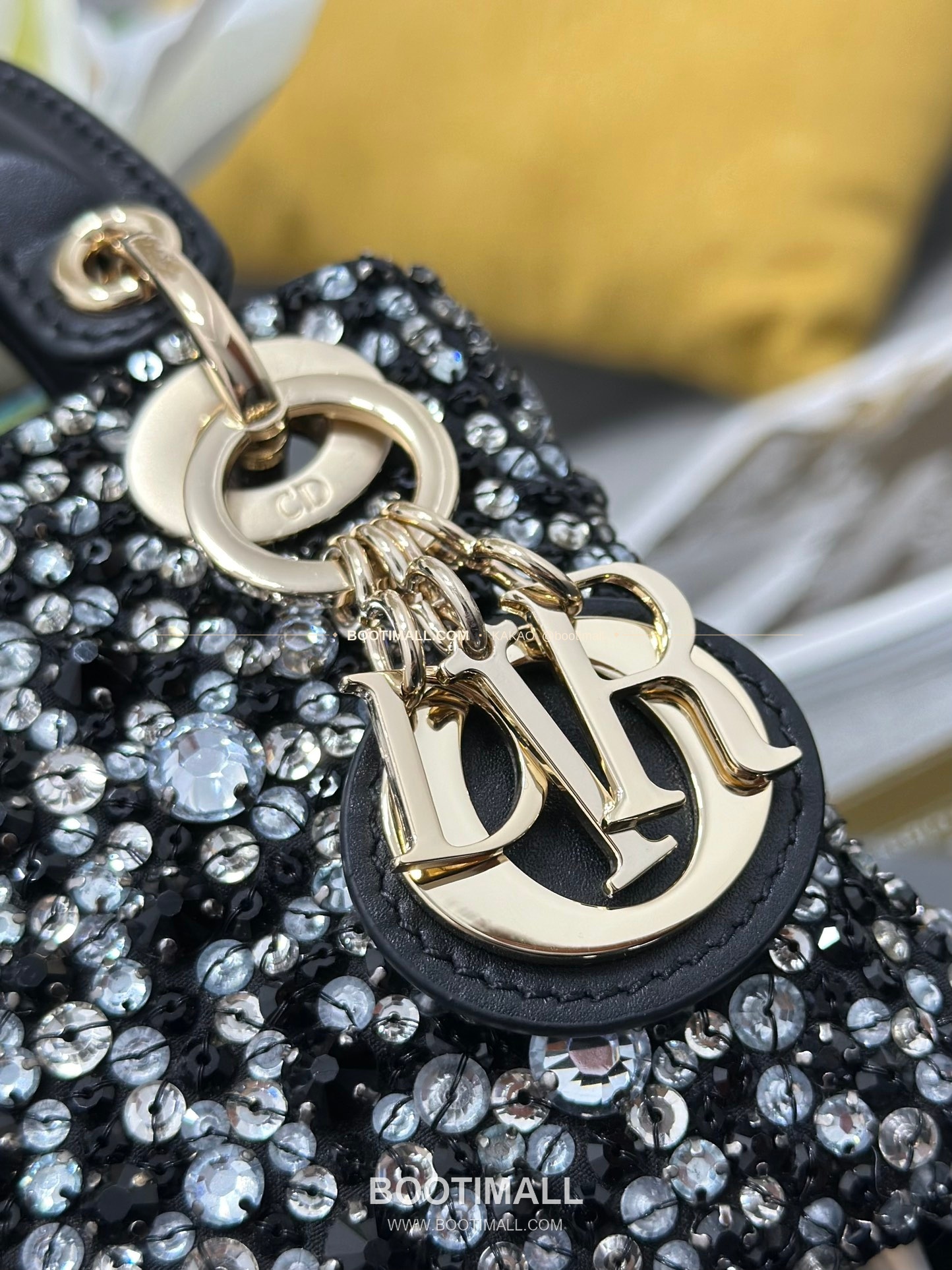 디올 레이디 디올 새틴 멀티 크리스탈 비즈 자수 D.I.O.R 참 초미니 체인 숄더백 Dior Lady Dior Satin Multi Crystal Beaded Embroidered D.I.O.R Charm Micro Chain Shoulder Bag S0856 12cm 6