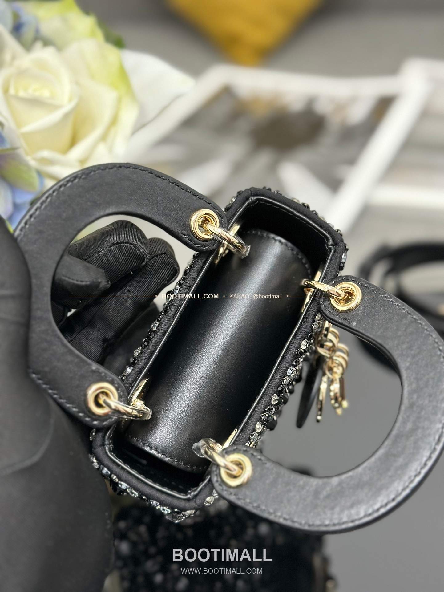 디올 레이디 디올 새틴 멀티 크리스탈 비즈 자수 D.I.O.R 참 초미니 체인 숄더백 Dior Lady Dior Satin Multi Crystal Beaded Embroidered D.I.O.R Charm Micro Chain Shoulder Bag S0856 12cm 7