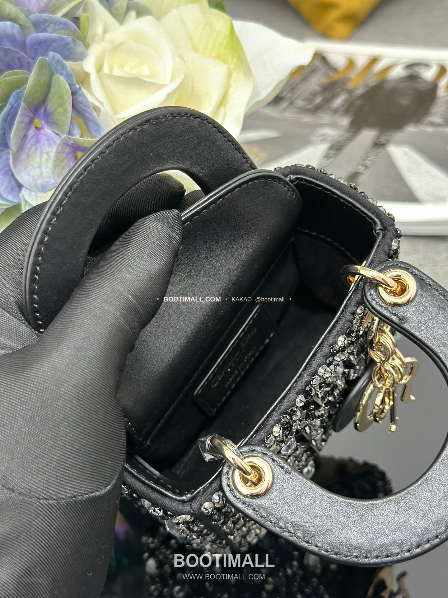 디올 레이디 디올 새틴 멀티 크리스탈 비즈 자수 D.I.O.R 참 초미니 체인 숄더백 Dior Lady Dior Satin Multi Crystal Beaded Embroidered D.I.O.R Charm Micro Chain Shoulder Bag S0856 12cm 8