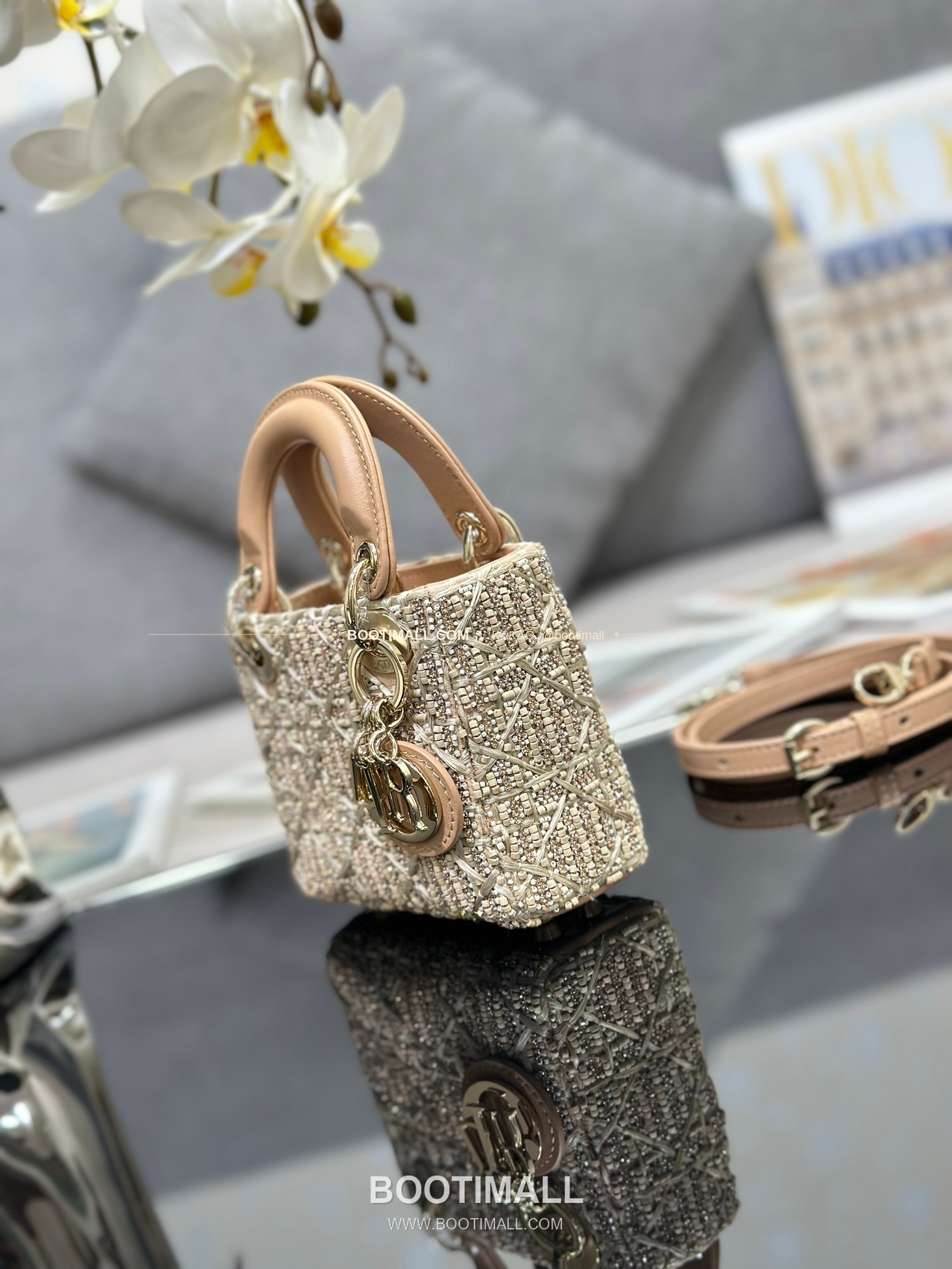 디올 레이디 디올 새틴 우드 비즈 크리스탈 자수 D.I.O.R 참 초미니 체인 숄더백 Dior Lady Dior Satin Wood Bead Crystal Embroidered D.I.O.R Charm Micro Chain Shoulder Bag S0856 12cm 3