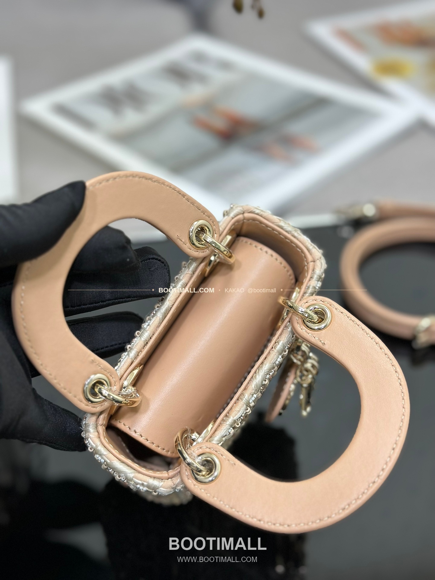 디올 레이디 디올 새틴 우드 비즈 크리스탈 자수 D.I.O.R 참 초미니 체인 숄더백 Dior Lady Dior Satin Wood Bead Crystal Embroidered D.I.O.R Charm Micro Chain Shoulder Bag S0856 12cm 7