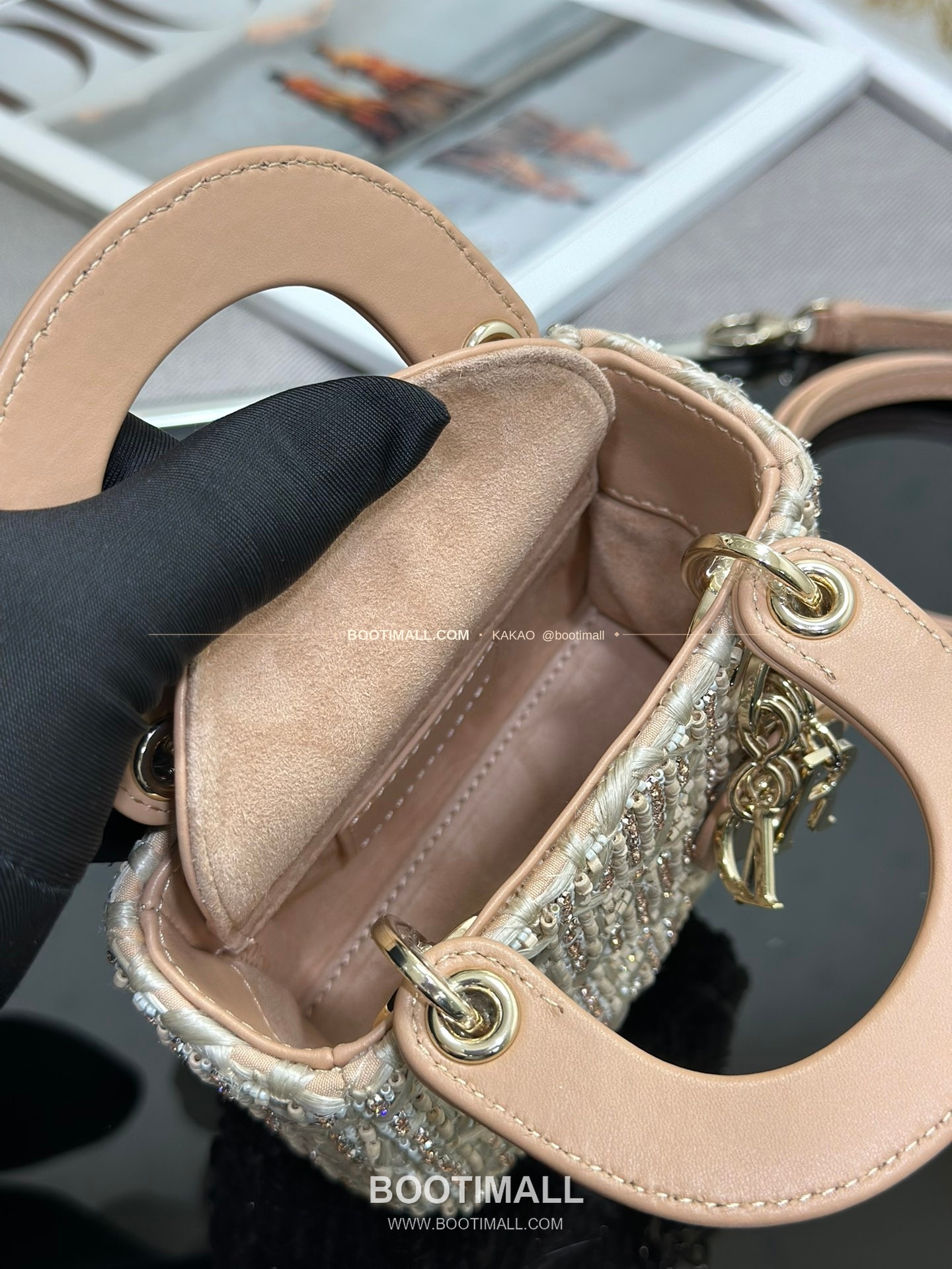 디올 레이디 디올 새틴 우드 비즈 크리스탈 자수 D.I.O.R 참 초미니 체인 숄더백 Dior Lady Dior Satin Wood Bead Crystal Embroidered D.I.O.R Charm Micro Chain Shoulder Bag S0856 12cm 8