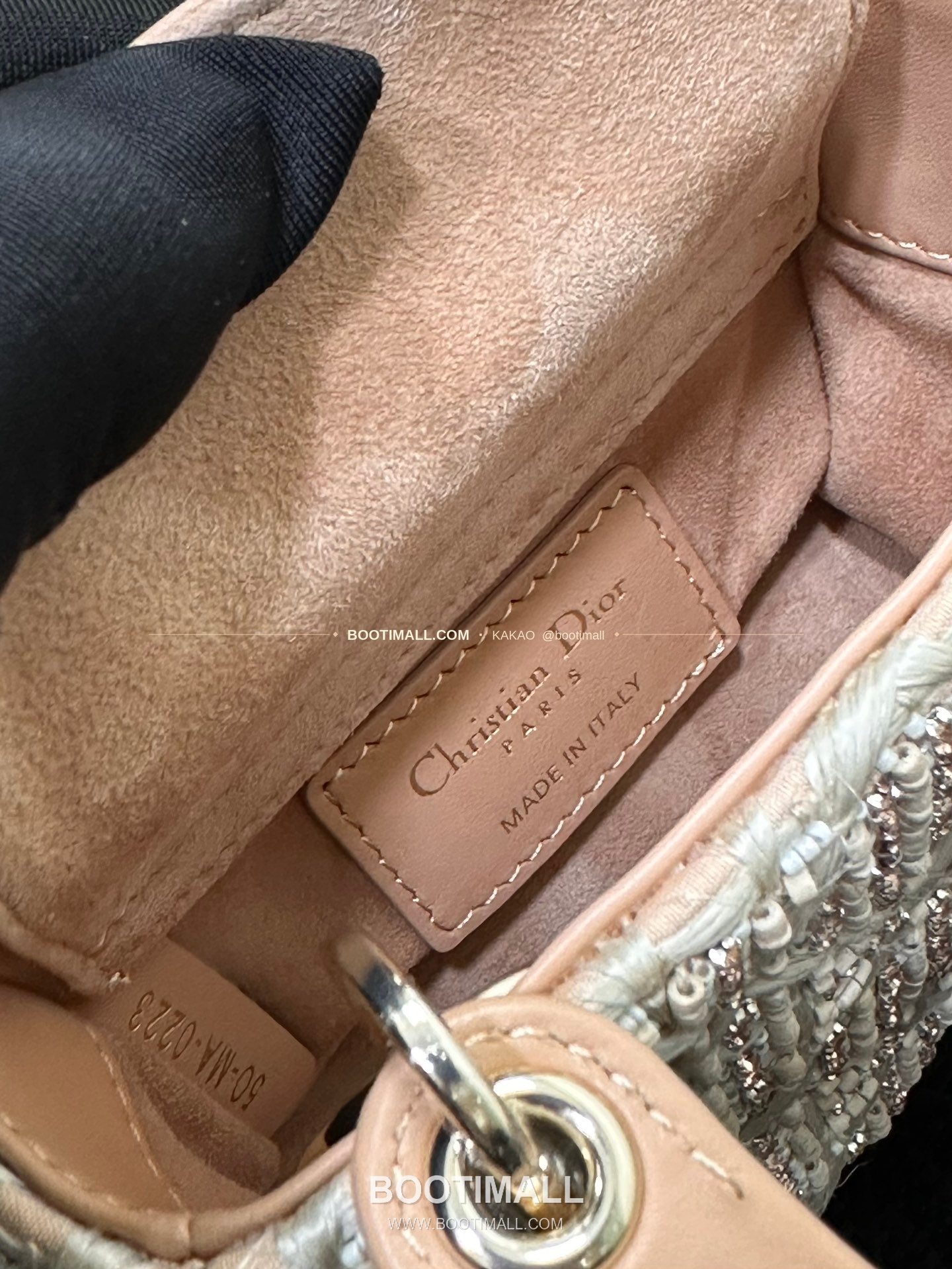 디올 레이디 디올 새틴 우드 비즈 크리스탈 자수 D.I.O.R 참 초미니 체인 숄더백 Dior Lady Dior Satin Wood Bead Crystal Embroidered D.I.O.R Charm Micro Chain Shoulder Bag S0856 12cm 9