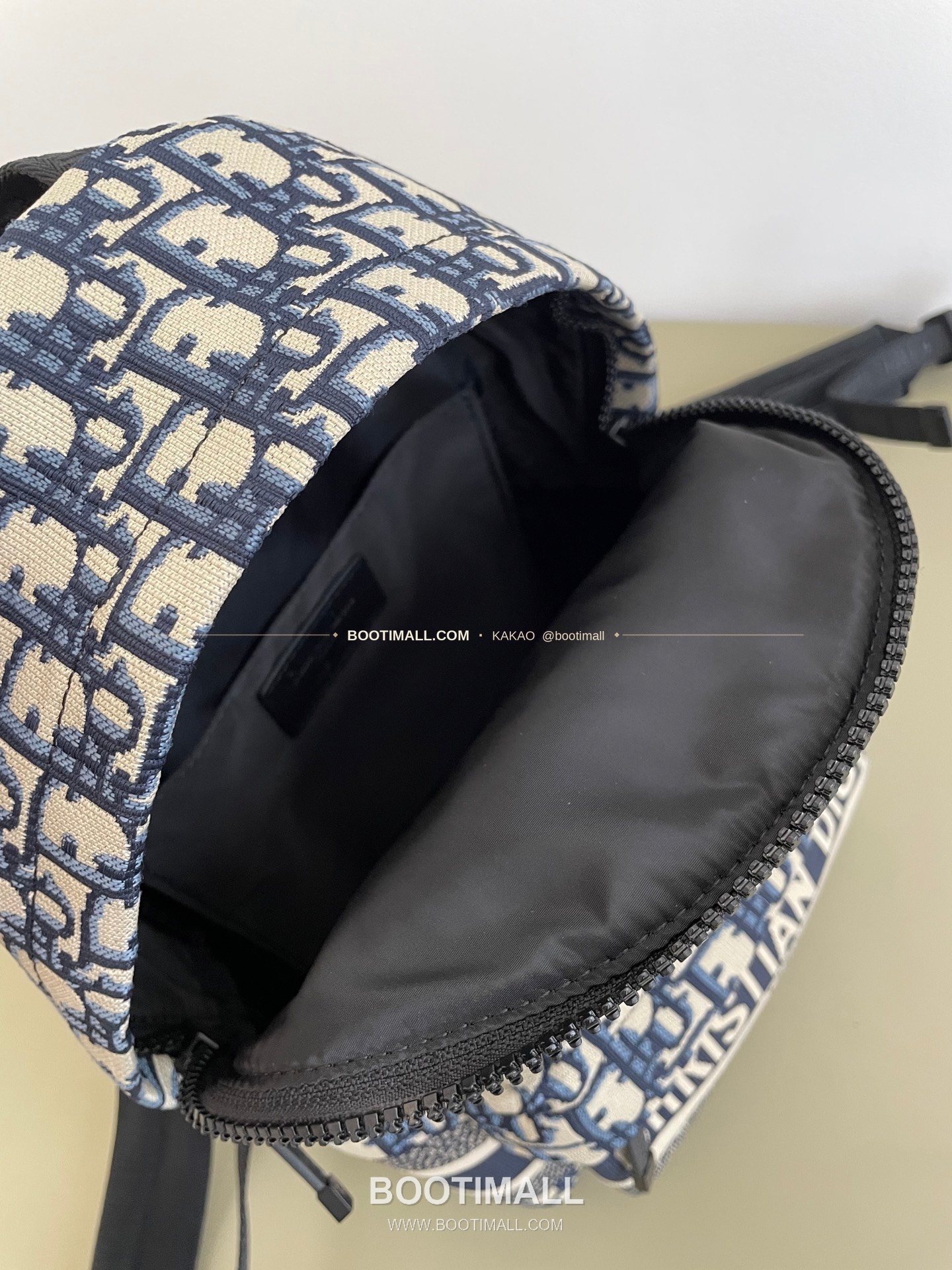 디올 오블리크 캔버스 레터로고 스몰 백팩 Dior Oblique Canvas Letter Logo Small Backpack 084 31.5cm 14