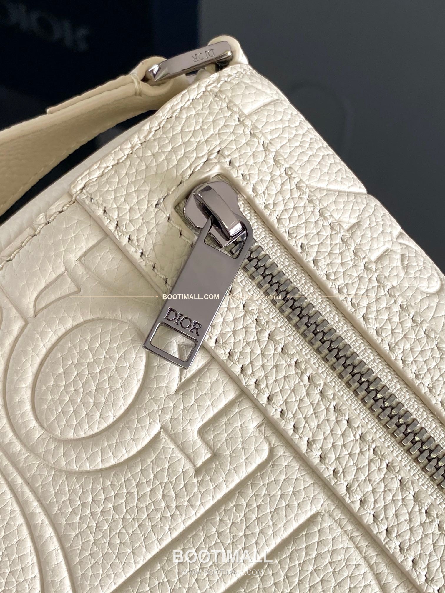 디올 그래비티 엠보스 레더 플랩 베이지 메신저백 Dior Gravity Embossed Leather Flap Beige Messenger Bag 1ESPO329LLG_H00N 21cm 6