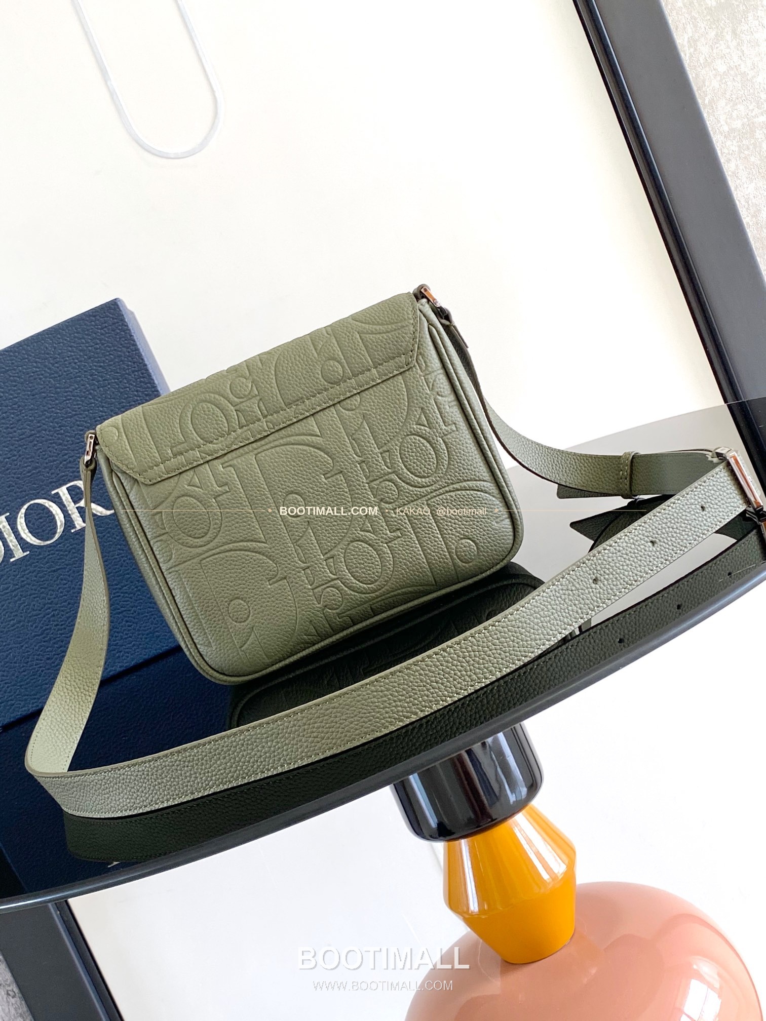 디올 그래비티 엠보스 레더 플랩 베이지 메신저백 Dior Gravity Embossed Leather Flap Beige Messenger Bag 1ESPO329LLG_H00N 21cm 3