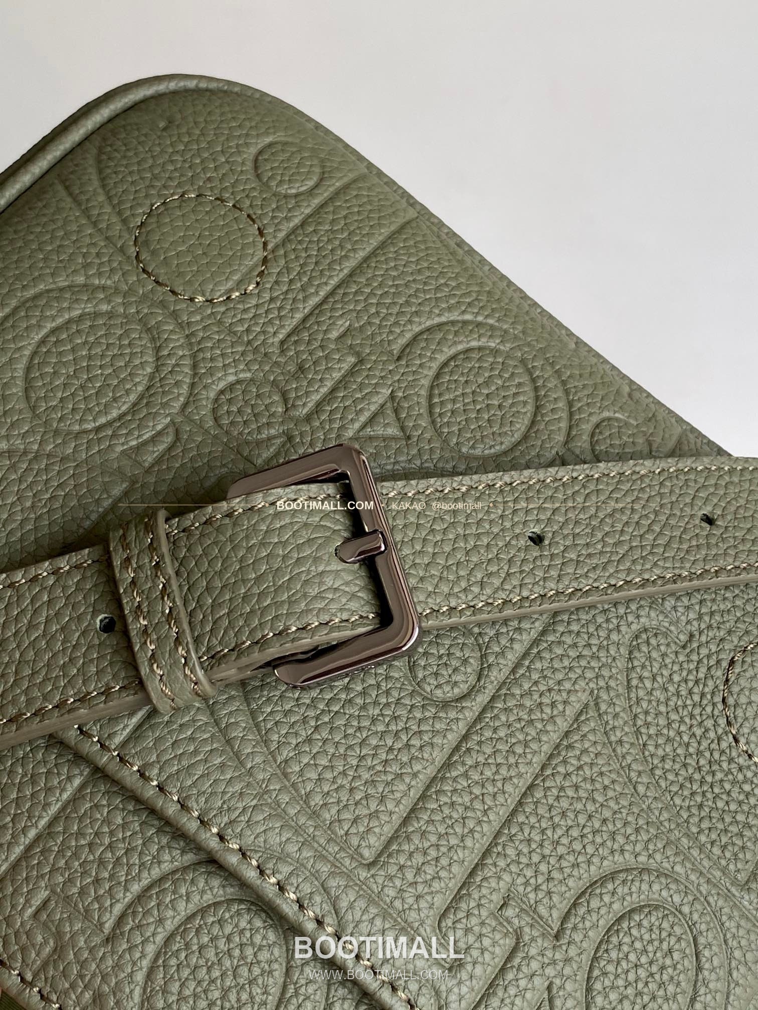 디올 그래비티 엠보스 레더 플랩 베이지 메신저백 Dior Gravity Embossed Leather Flap Beige Messenger Bag 1ESPO329LLG_H00N 21cm 7