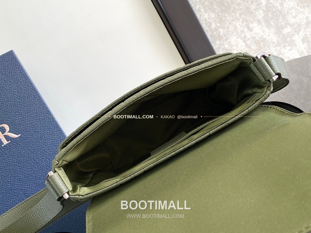 디올 그래비티 엠보스 레더 플랩 베이지 메신저백 Dior Gravity Embossed Leather Flap Beige Messenger Bag 1ESPO329LLG_H00N 21cm 8