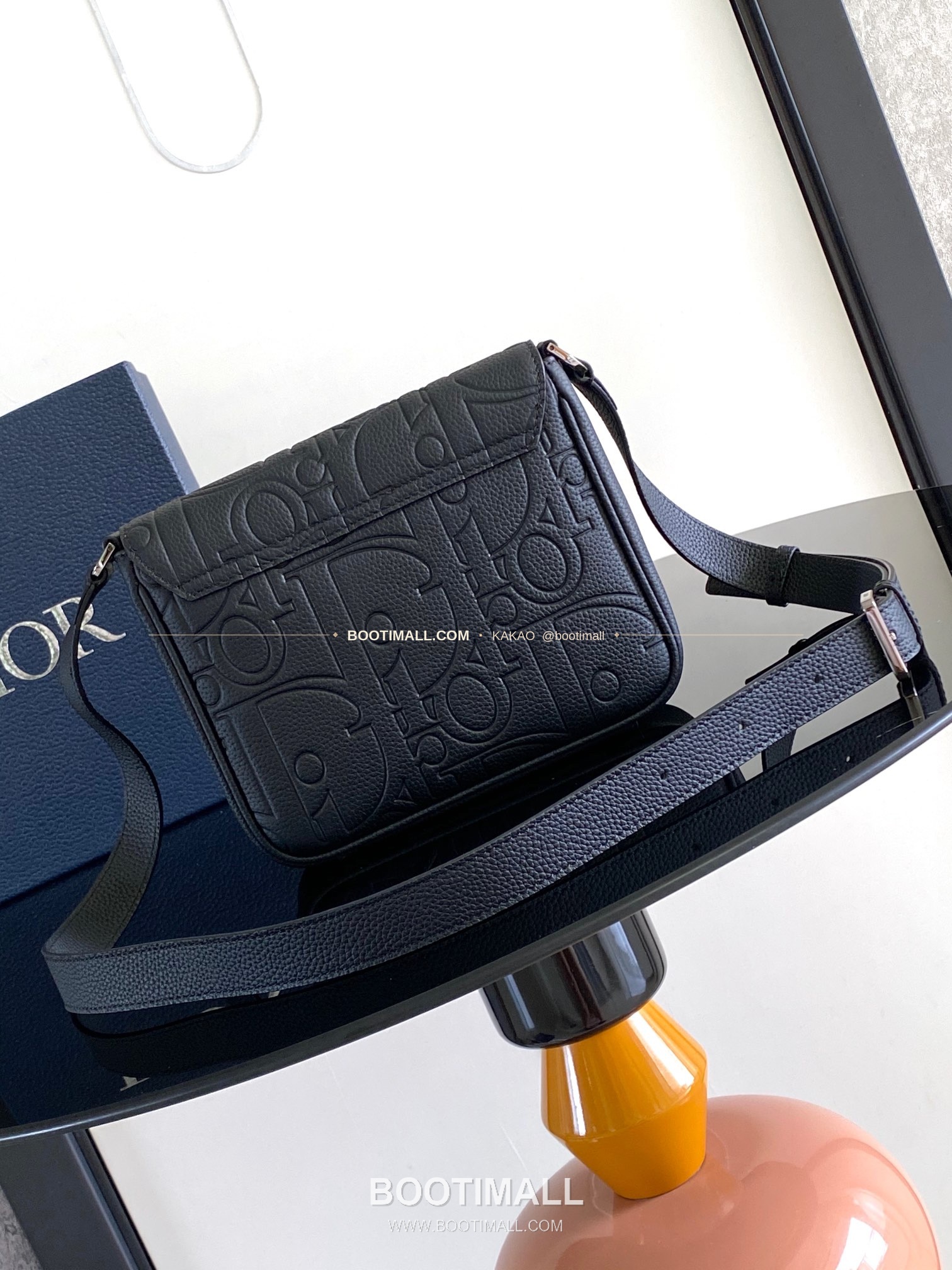 디올 그래비티 엠보스 레더 플랩 베이지 메신저백 Dior Gravity Embossed Leather Flap Beige Messenger Bag 1ESPO329LLG_H00N 21cm 2