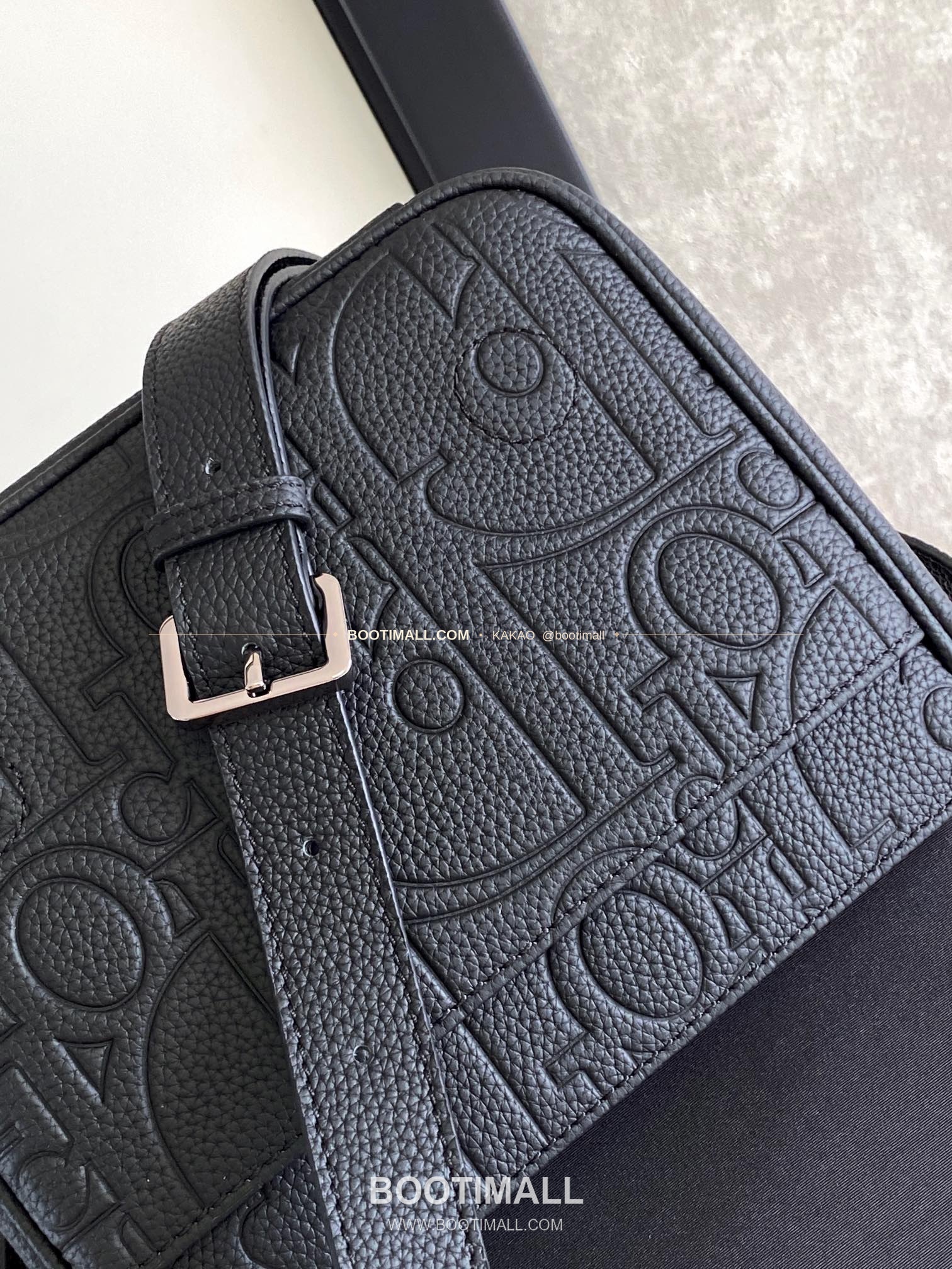 디올 그래비티 엠보스 레더 플랩 베이지 메신저백 Dior Gravity Embossed Leather Flap Beige Messenger Bag 1ESPO329LLG_H00N 21cm 7