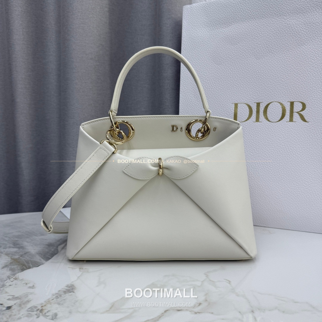디올 2026SS 레더 보우디테일 화이트 토트백 Dior 2026 SS Leather Bow Detail White Tote Bag 7038 28cm 1