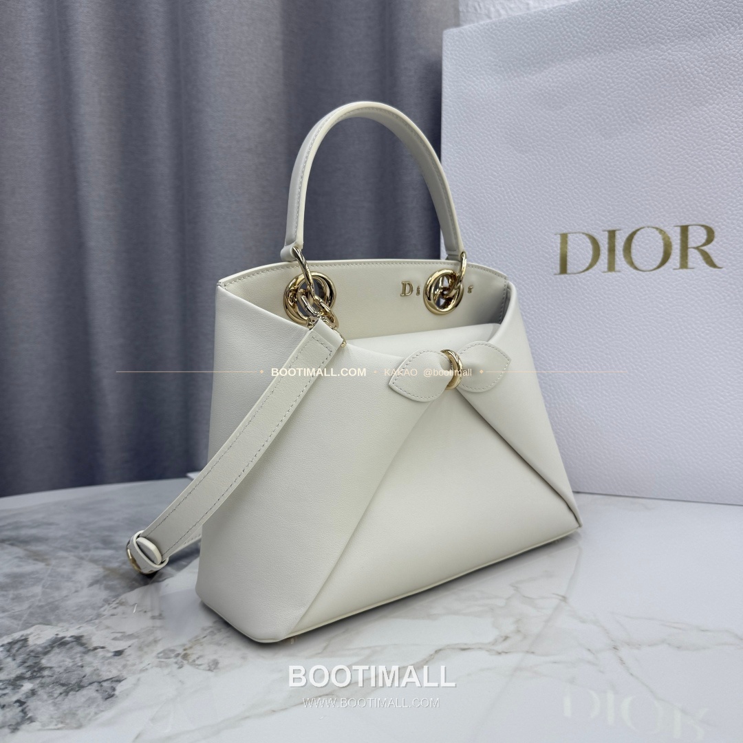 디올 2026SS 레더 보우디테일 화이트 토트백 Dior 2026 SS Leather Bow Detail White Tote Bag 7038 28cm 2