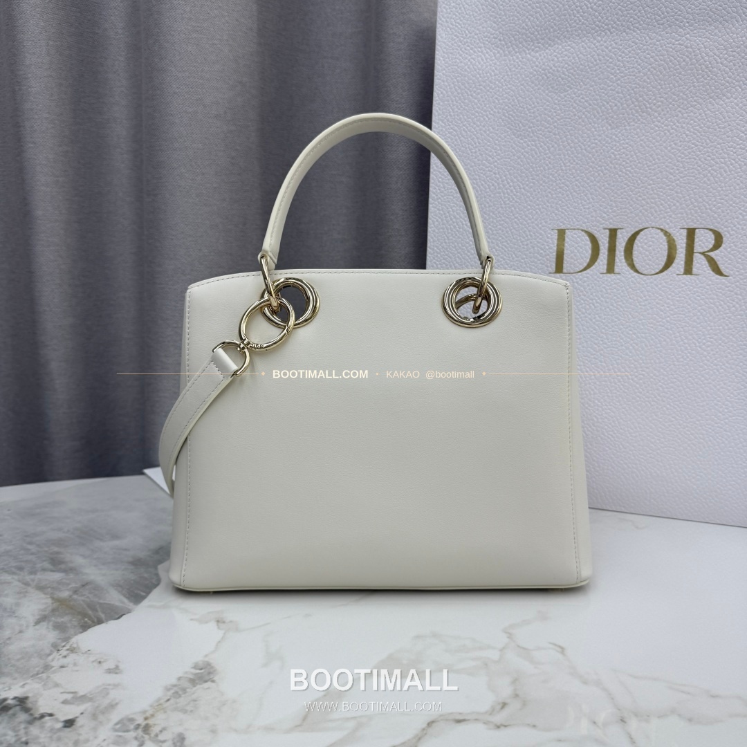 디올 2026SS 레더 보우디테일 화이트 토트백 Dior 2026 SS Leather Bow Detail White Tote Bag 7038 28cm 3