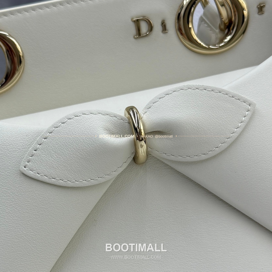 디올 2026SS 레더 보우디테일 화이트 토트백 Dior 2026 SS Leather Bow Detail White Tote Bag 7038 28cm 6
