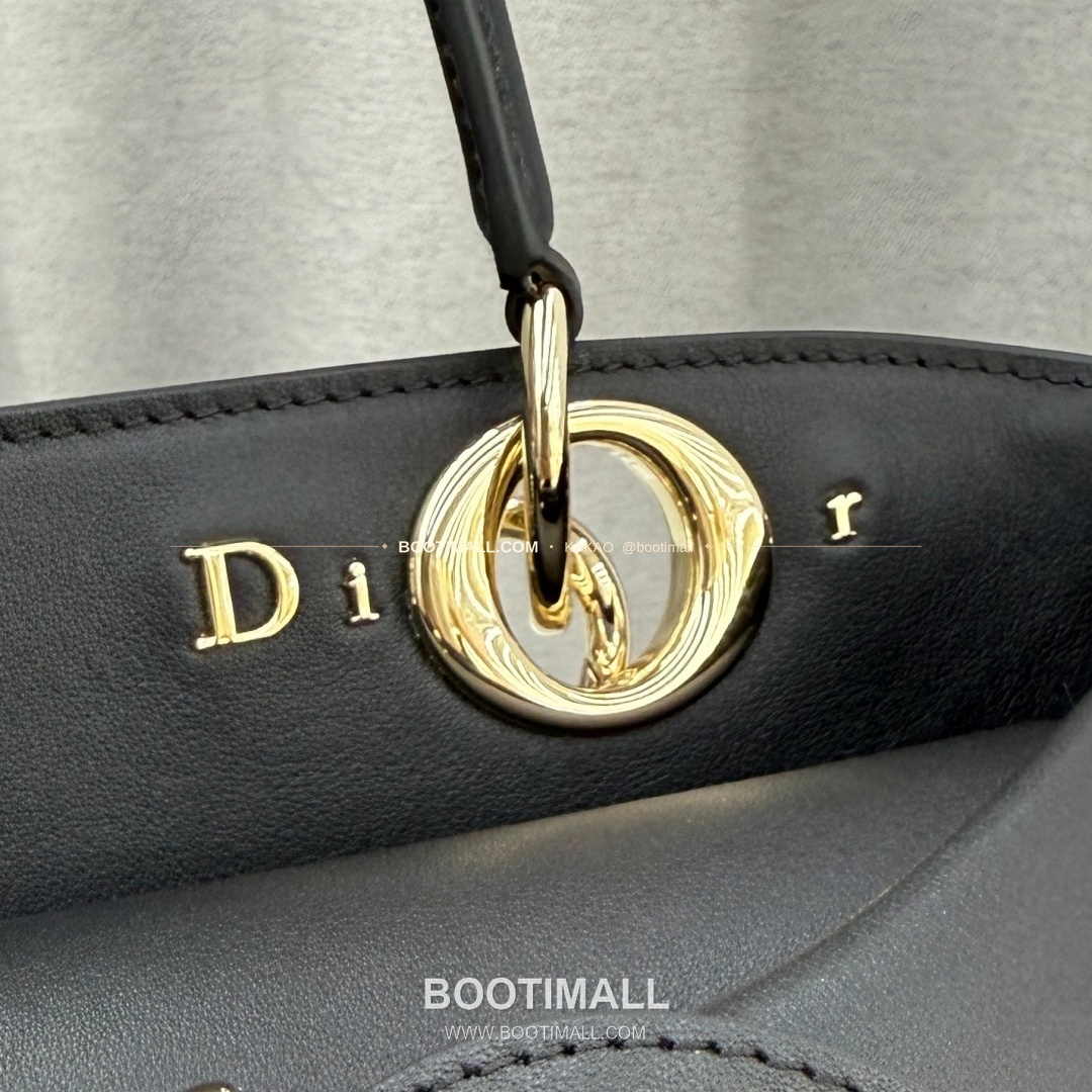 디올 2026SS 레더 보우디테일 화이트 토트백 Dior 2026 SS Leather Bow Detail White Tote Bag 7038 28cm 4