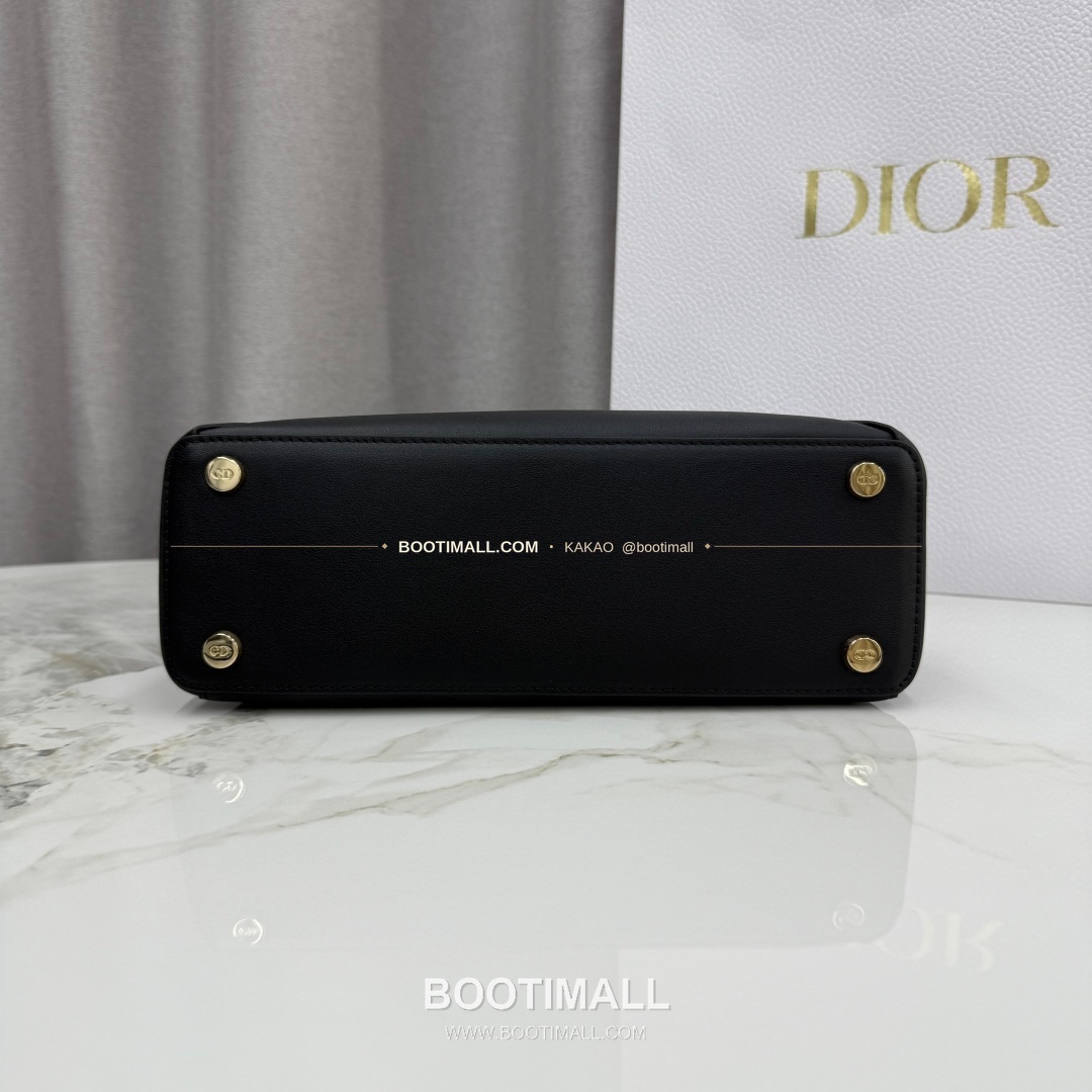 디올 2026SS 레더 보우디테일 화이트 토트백 Dior 2026 SS Leather Bow Detail White Tote Bag 7038 28cm 7