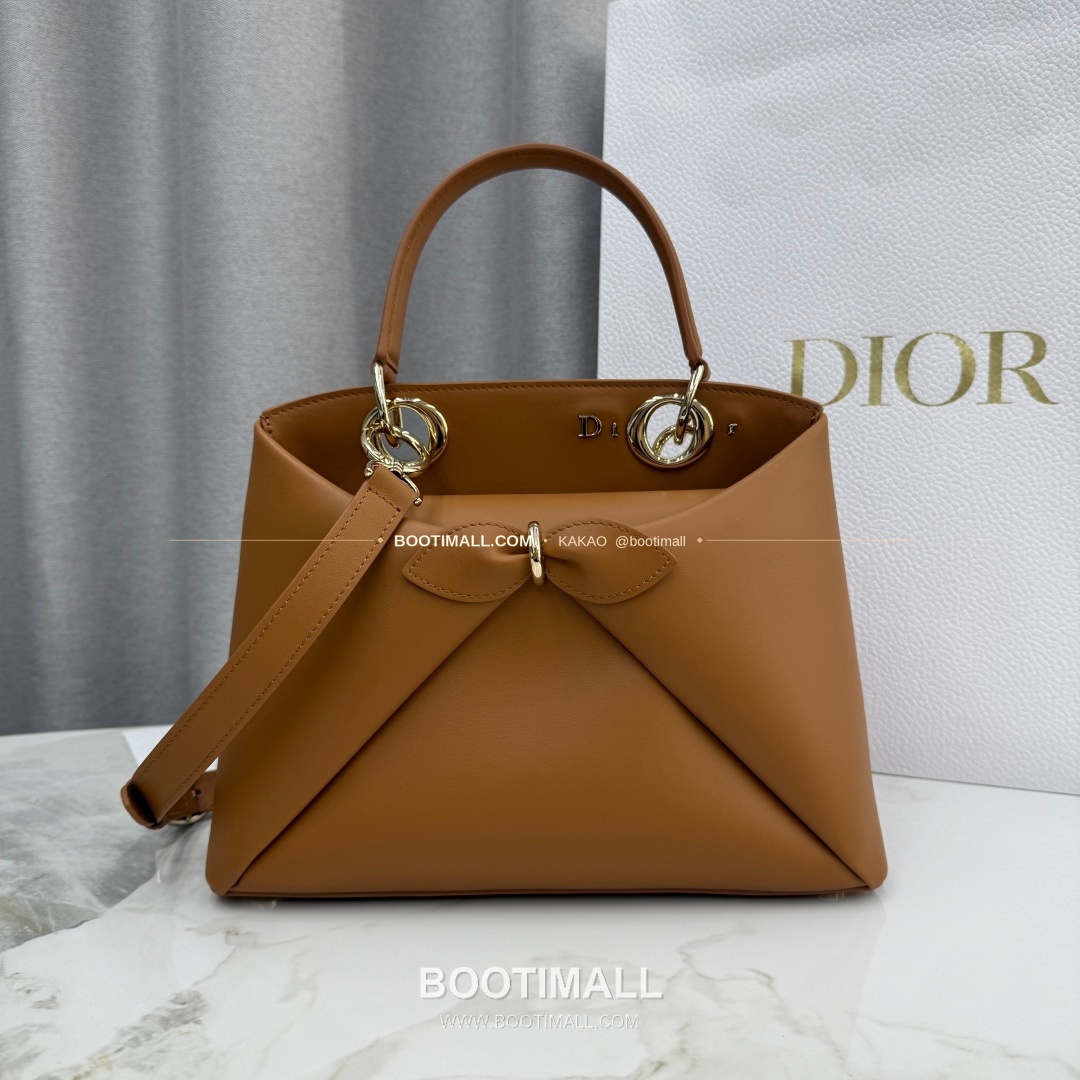 디올 2026SS 레더 보우디테일 화이트 토트백 Dior 2026 SS Leather Bow Detail White Tote Bag 7038 28cm 1
