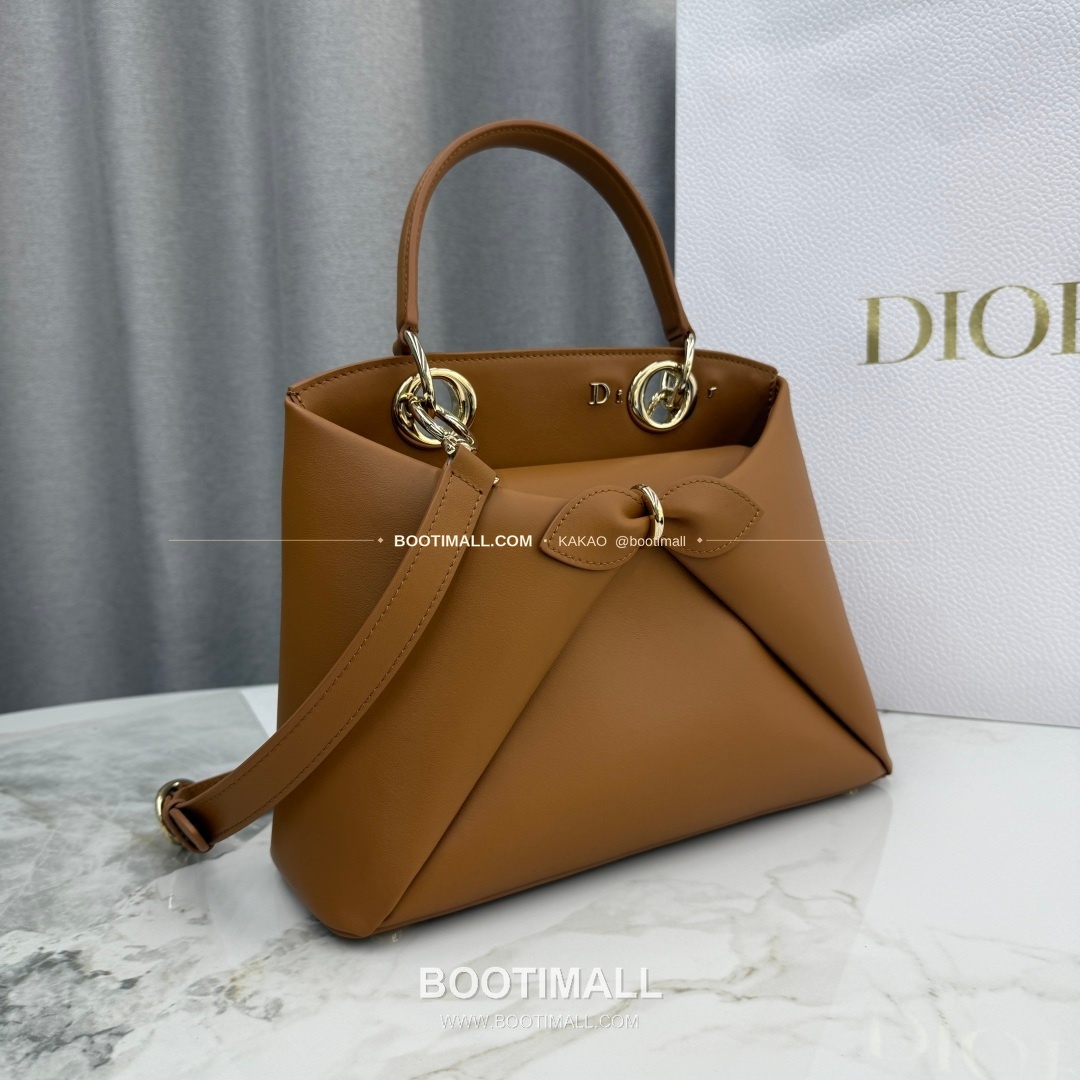 디올 2026SS 레더 보우디테일 화이트 토트백 Dior 2026 SS Leather Bow Detail White Tote Bag 7038 28cm 2