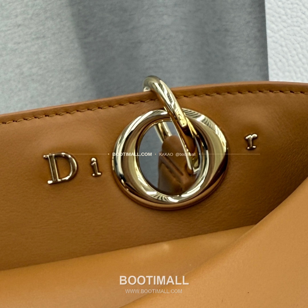 디올 2026SS 레더 보우디테일 화이트 토트백 Dior 2026 SS Leather Bow Detail White Tote Bag 7038 28cm 4