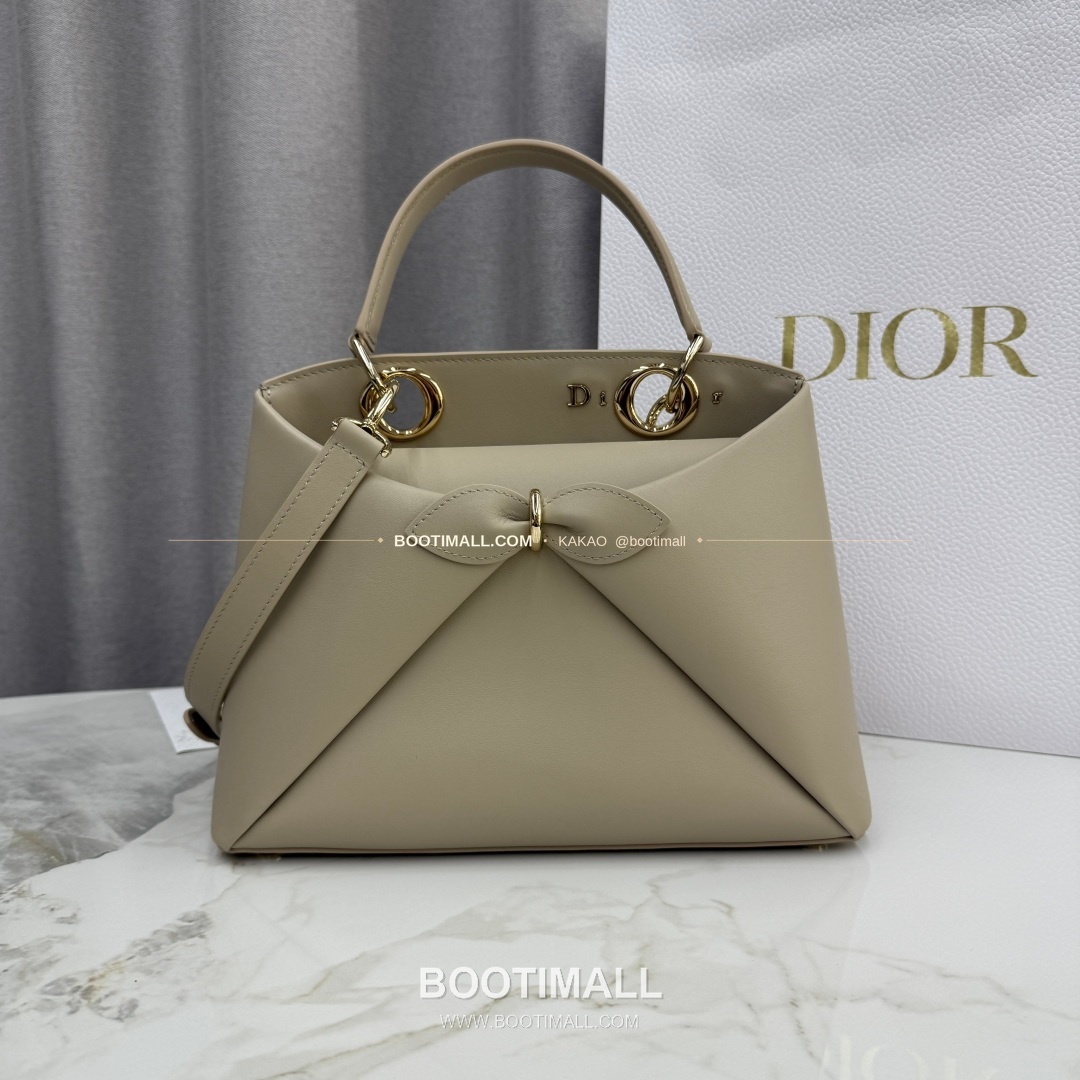 디올 2026SS 레더 보우디테일 화이트 토트백 Dior 2026 SS Leather Bow Detail White Tote Bag 7038 28cm 1