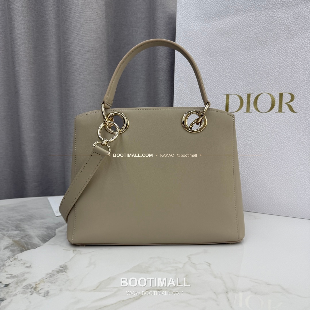 디올 2026SS 레더 보우디테일 화이트 토트백 Dior 2026 SS Leather Bow Detail White Tote Bag 7038 28cm 3