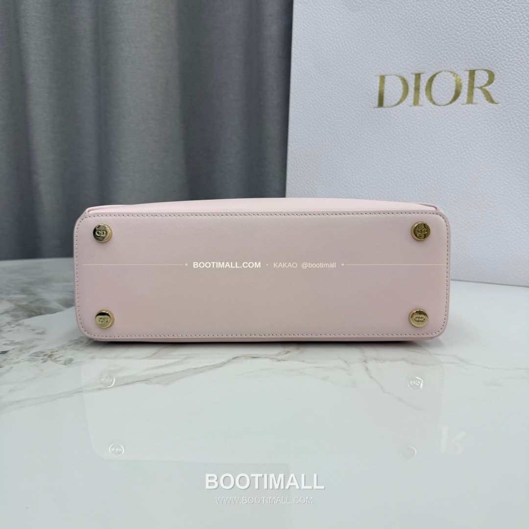 디올 2026SS 레더 보우디테일 화이트 토트백 Dior 2026 SS Leather Bow Detail White Tote Bag 7038 28cm 7