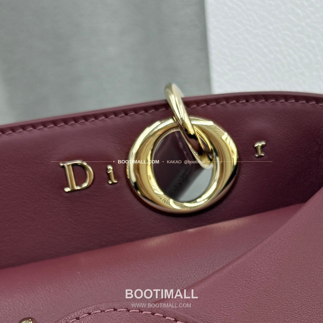 디올 2026SS 레더 보우디테일 화이트 토트백 Dior 2026 SS Leather Bow Detail White Tote Bag 7038 28cm 4