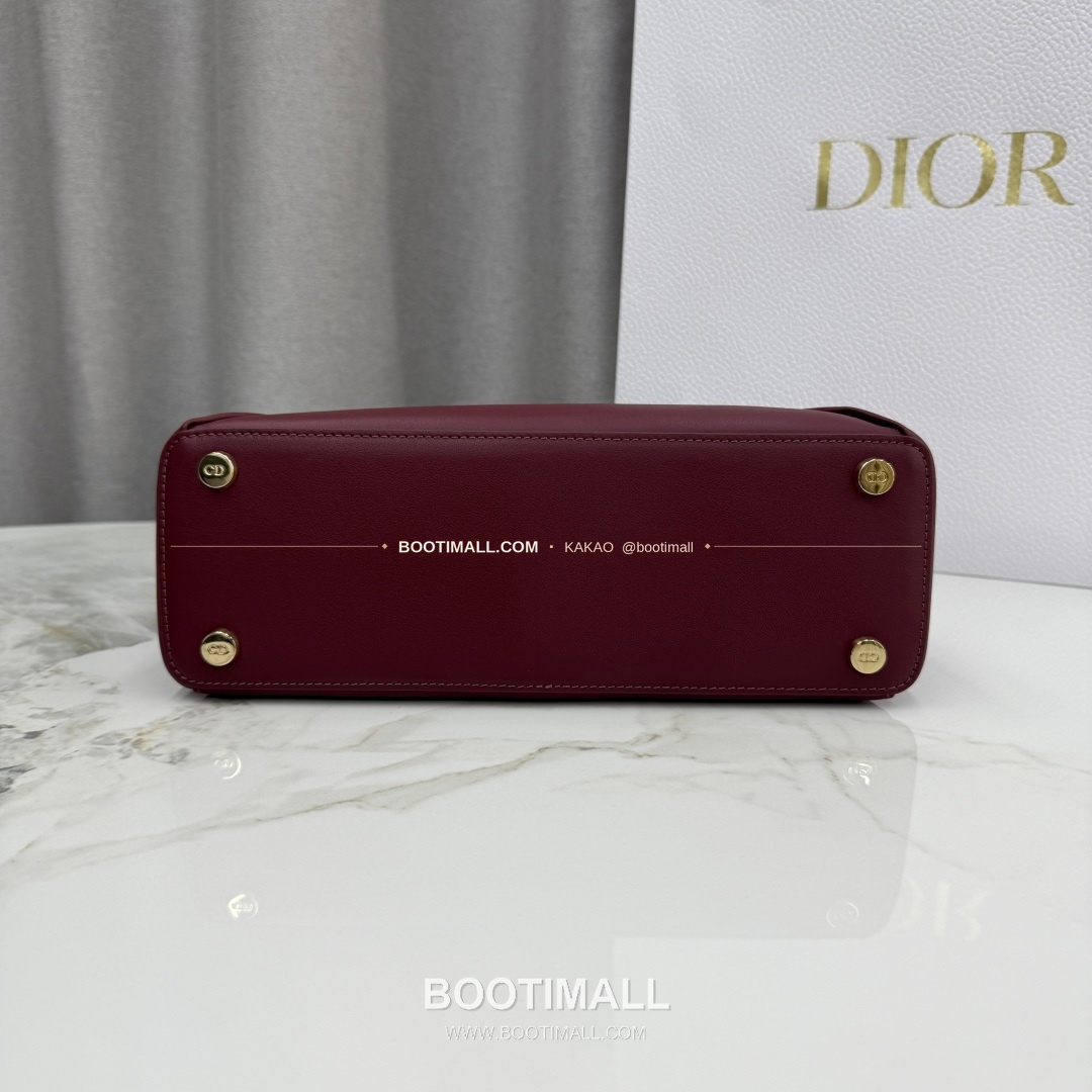 디올 2026SS 레더 보우디테일 화이트 토트백 Dior 2026 SS Leather Bow Detail White Tote Bag 7038 28cm 7