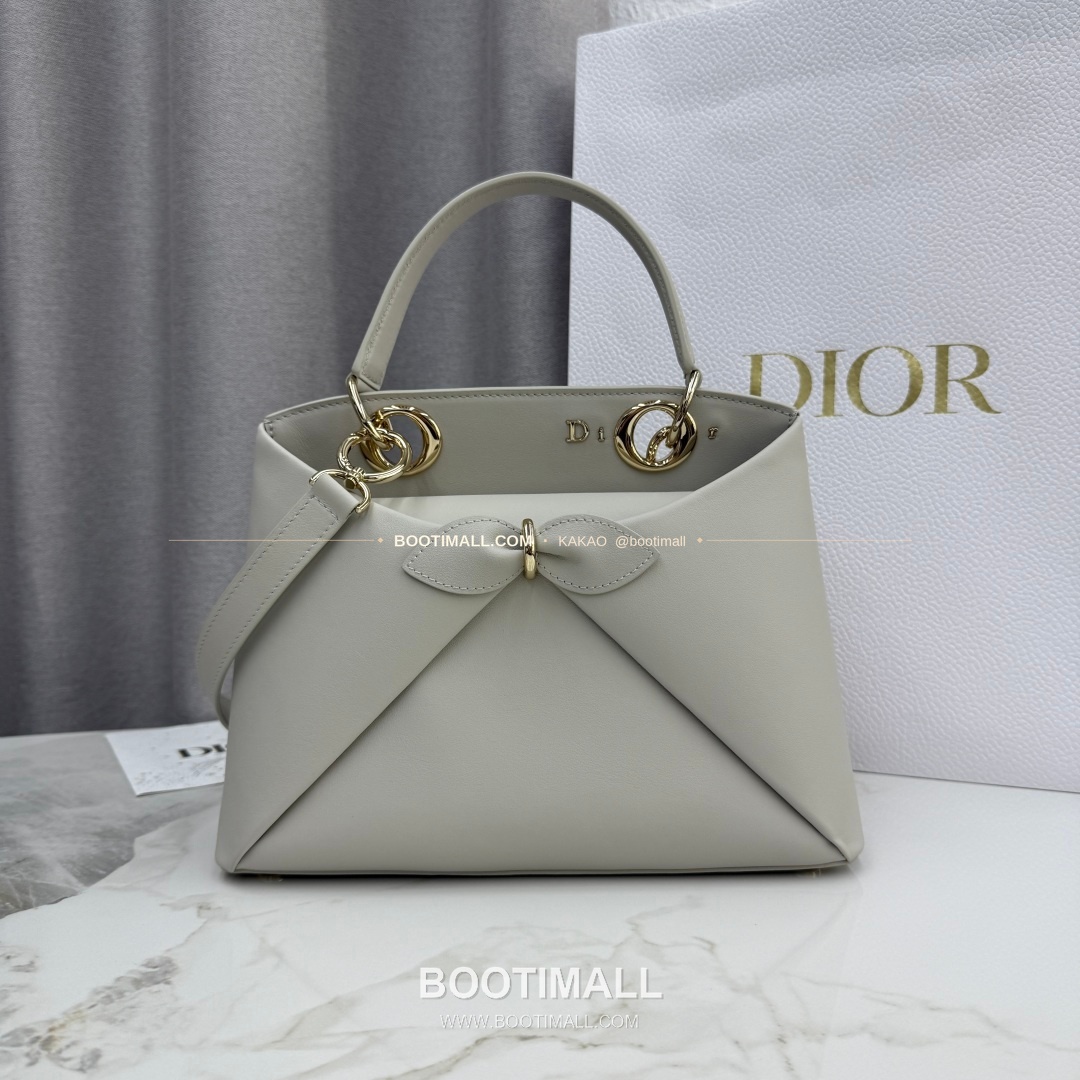 디올 2026SS 레더 보우디테일 화이트 토트백 Dior 2026 SS Leather Bow Detail White Tote Bag 7038 28cm 1