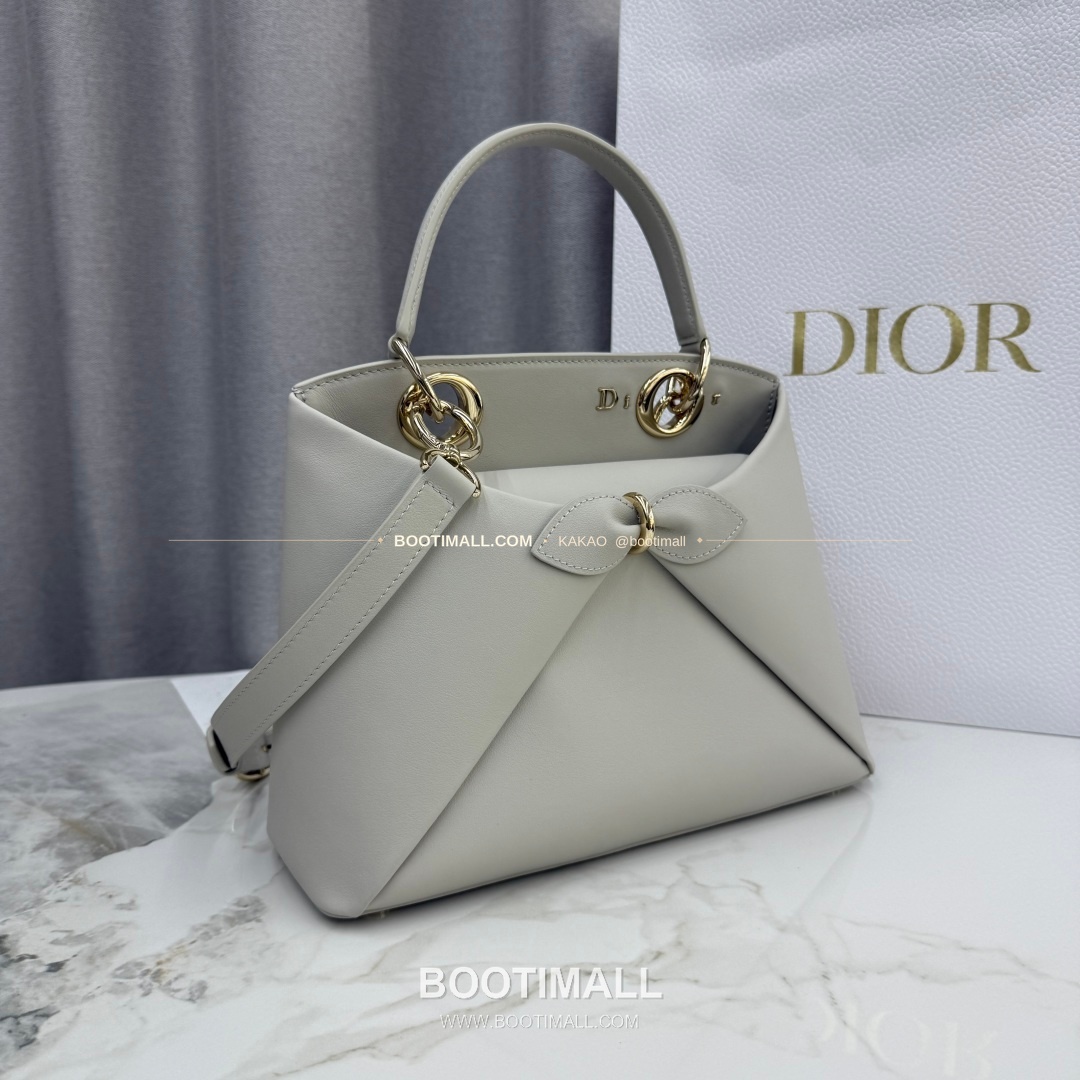 디올 2026SS 레더 보우디테일 화이트 토트백 Dior 2026 SS Leather Bow Detail White Tote Bag 7038 28cm 2