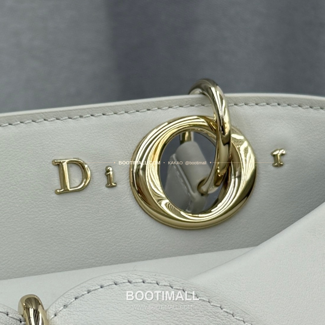 디올 2026SS 레더 보우디테일 화이트 토트백 Dior 2026 SS Leather Bow Detail White Tote Bag 7038 28cm 4