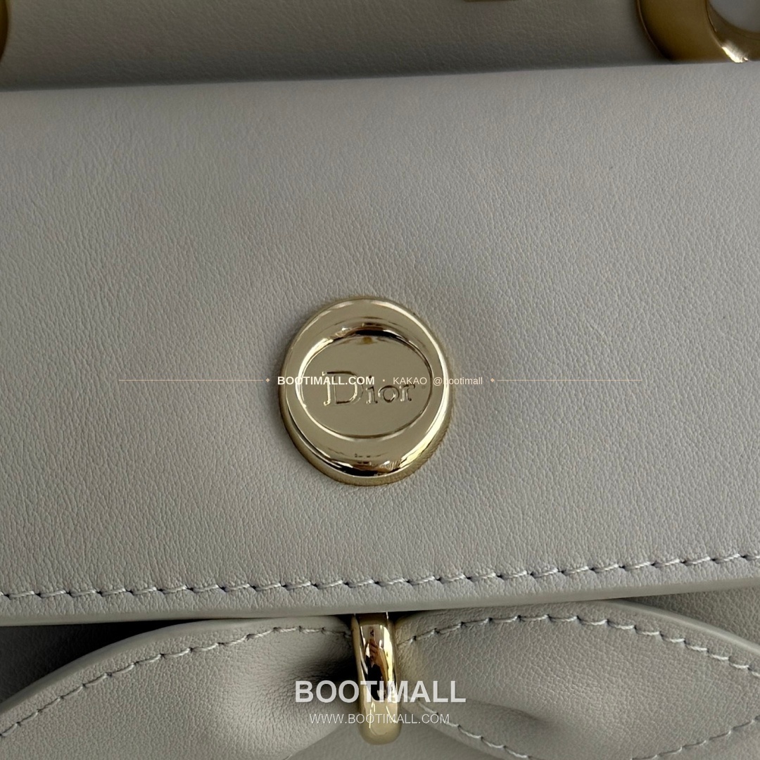 디올 2026SS 레더 보우디테일 화이트 토트백 Dior 2026 SS Leather Bow Detail White Tote Bag 7038 28cm 5